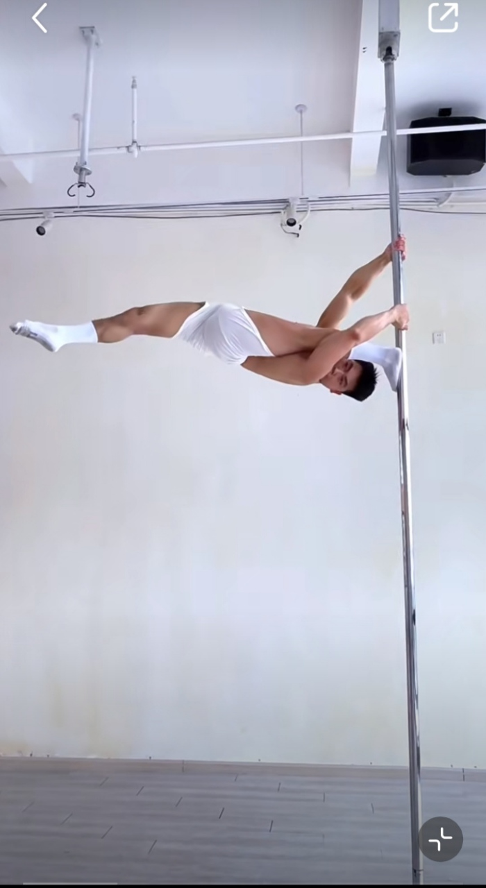 钢管舞,数孙健.空中腾,似飞燕.竖倒立,鹞子翻.占鳌头,世界冠.