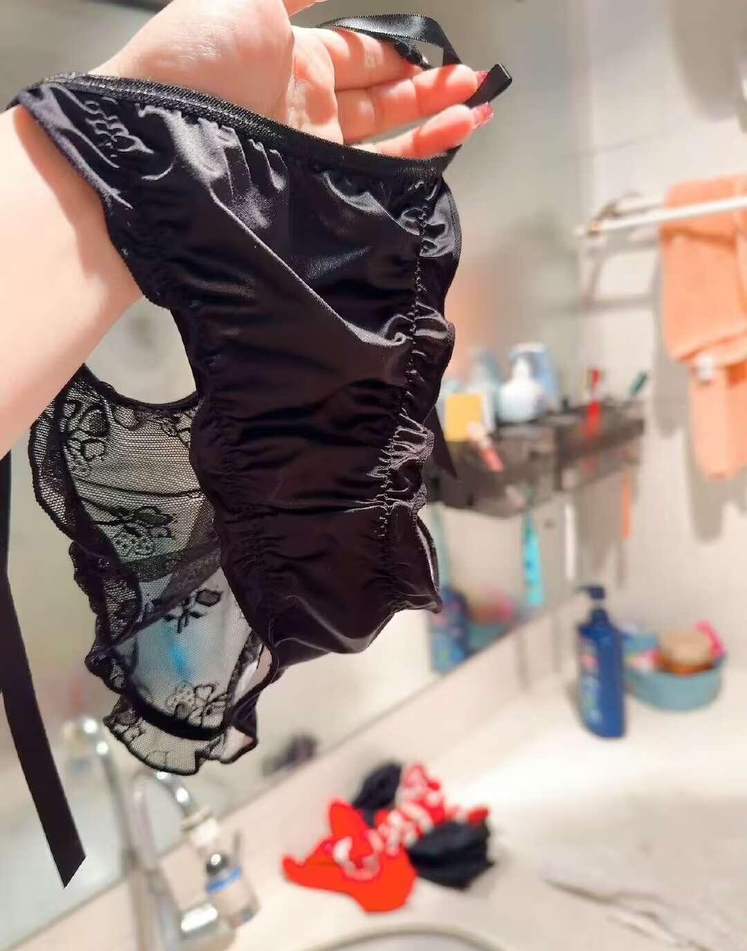 尖头细跟,闪亮金扣,配丝袜更添风情～来打胶