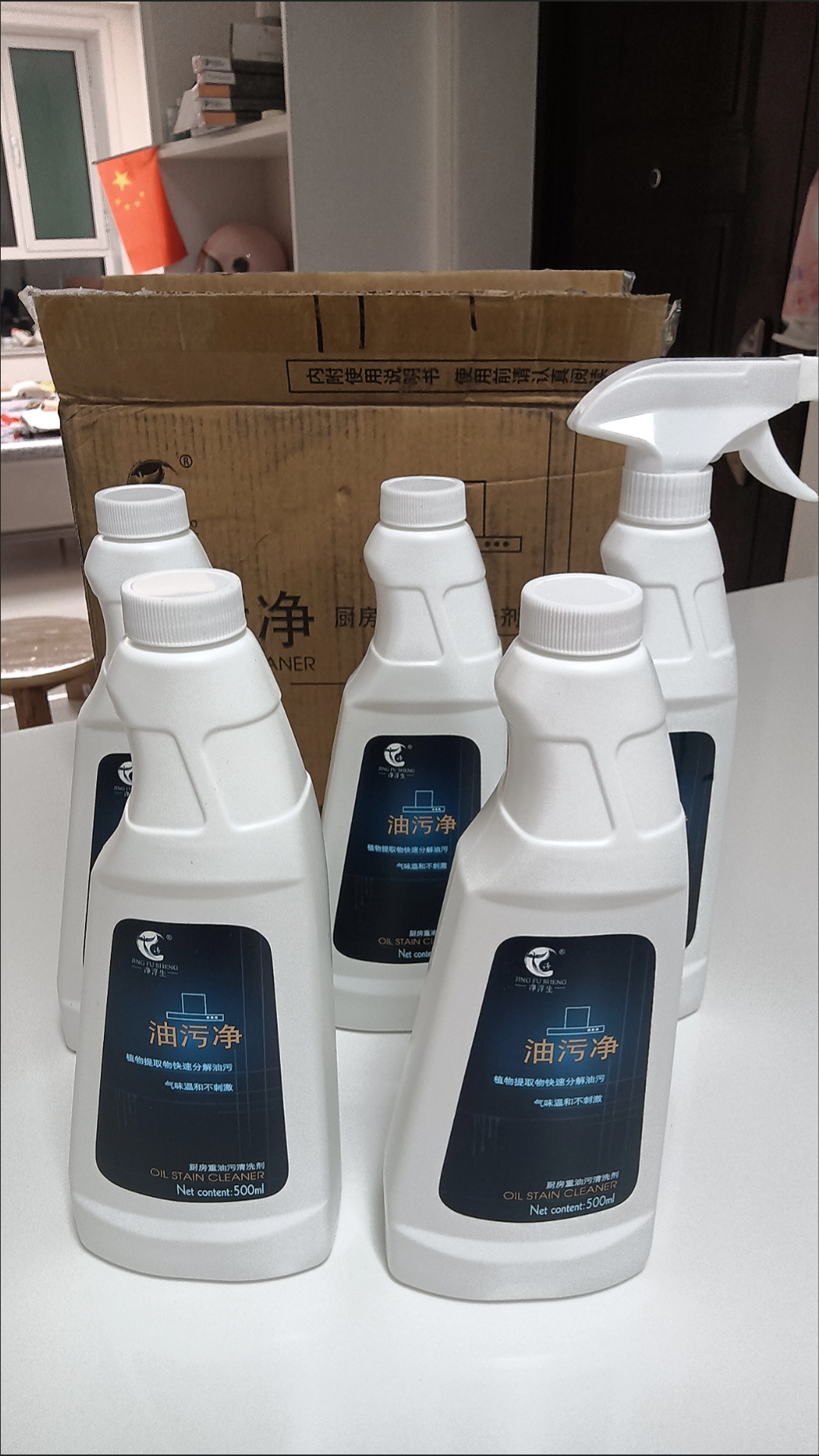 油烟,厨房卫生难搞,一个人慢慢搞,也搞了差不多一半多,油污净特别给力