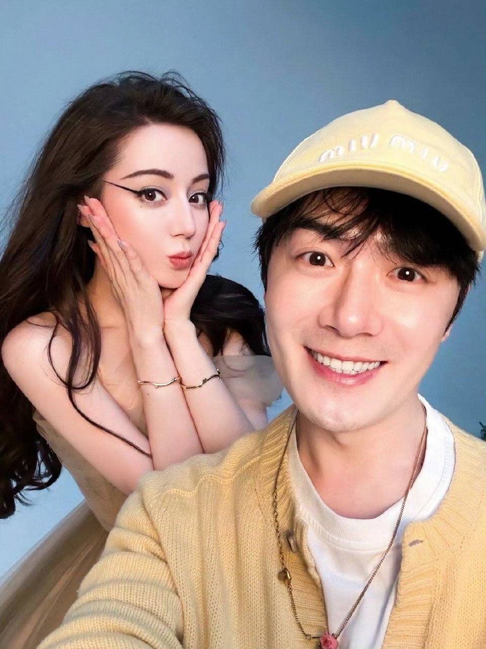 乍一看,我寻思是热巴的刘海呢,这也就是迪丽热巴颜值太高,搁一般人