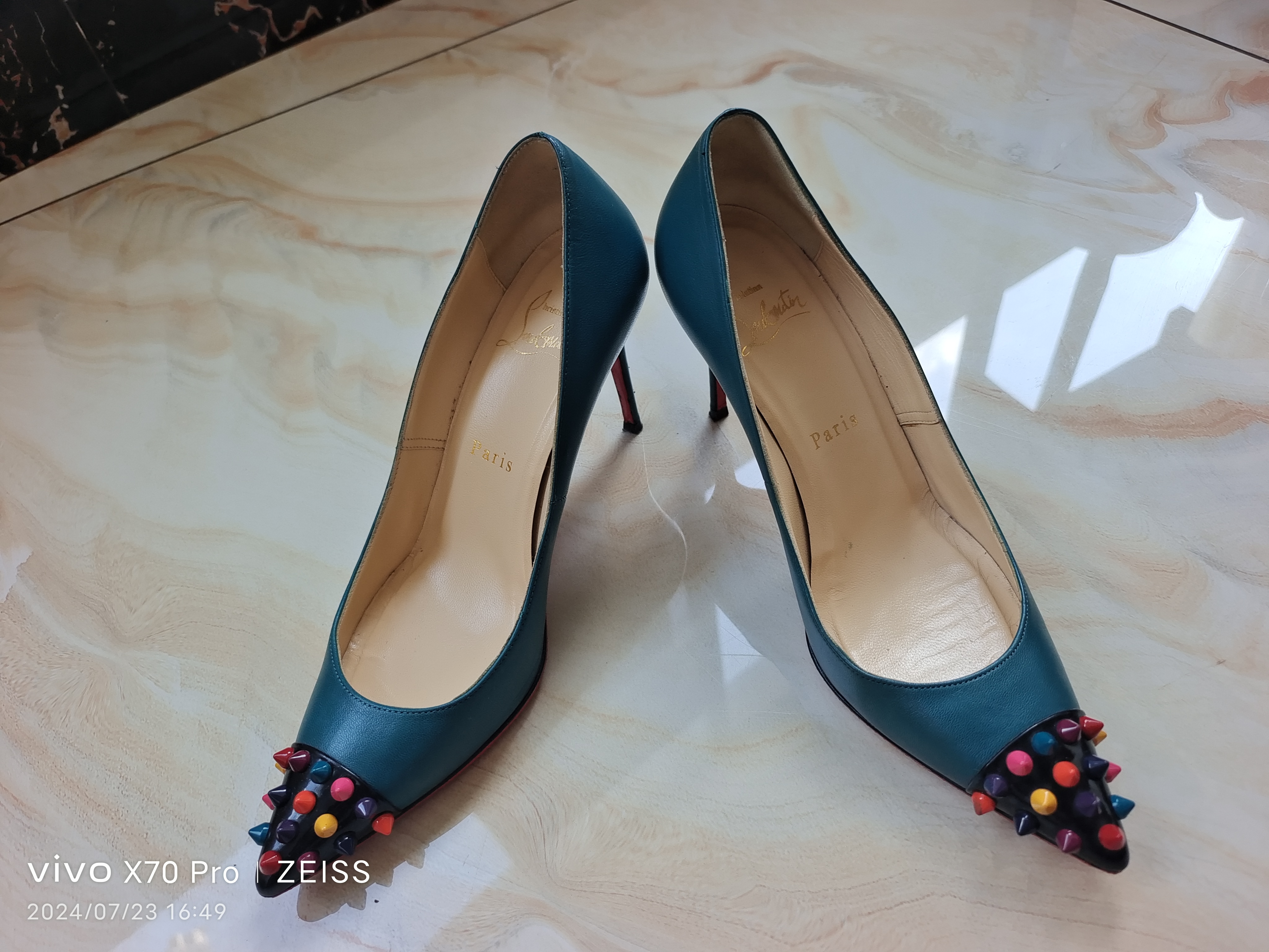 美腿丝袜高跟鞋# #高跟鞋# 没有人能抵挡的cl红底高跟!