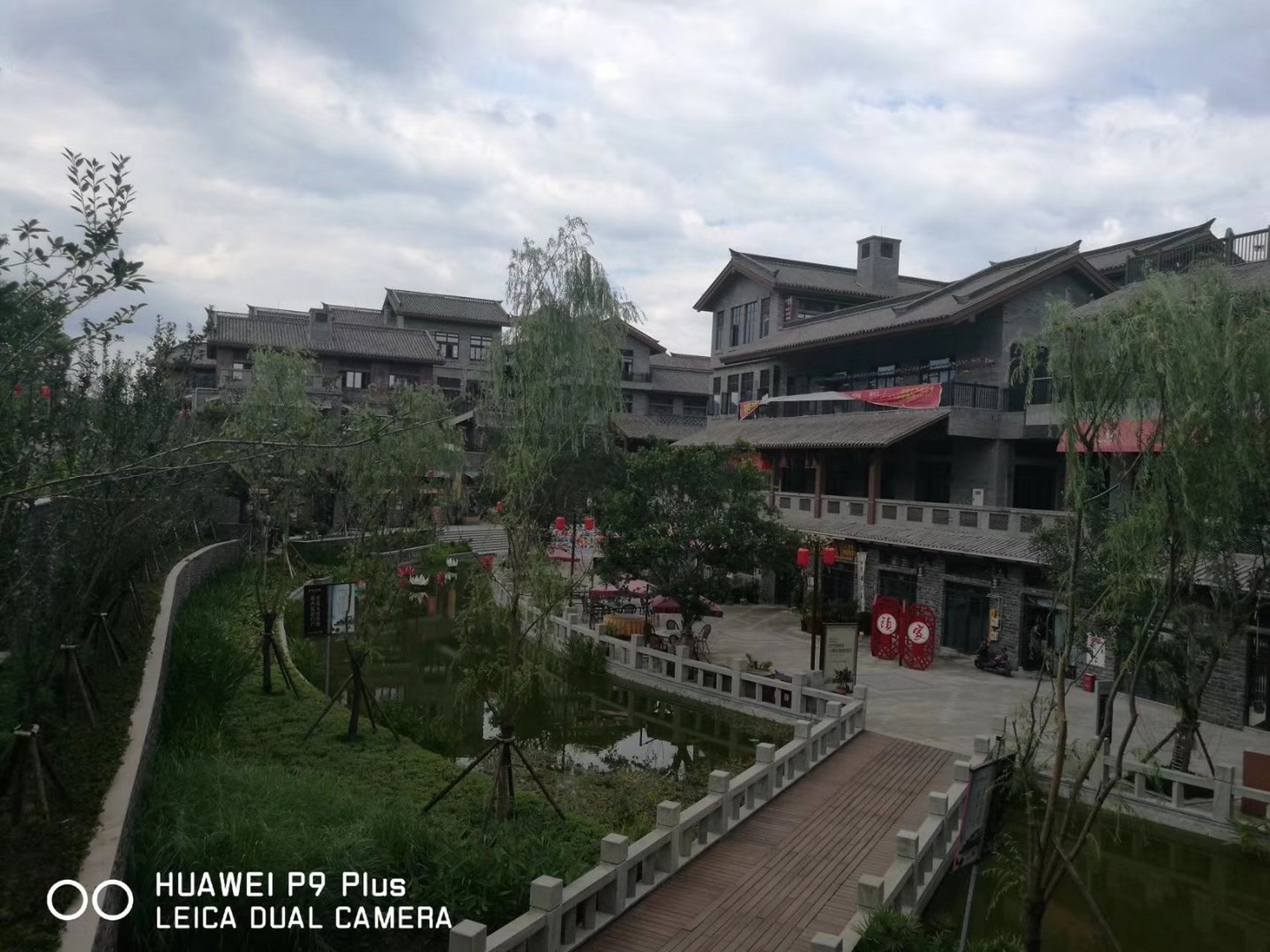 永川昌州古城长乐坊,位于风景秀丽的永川神女湖旁.