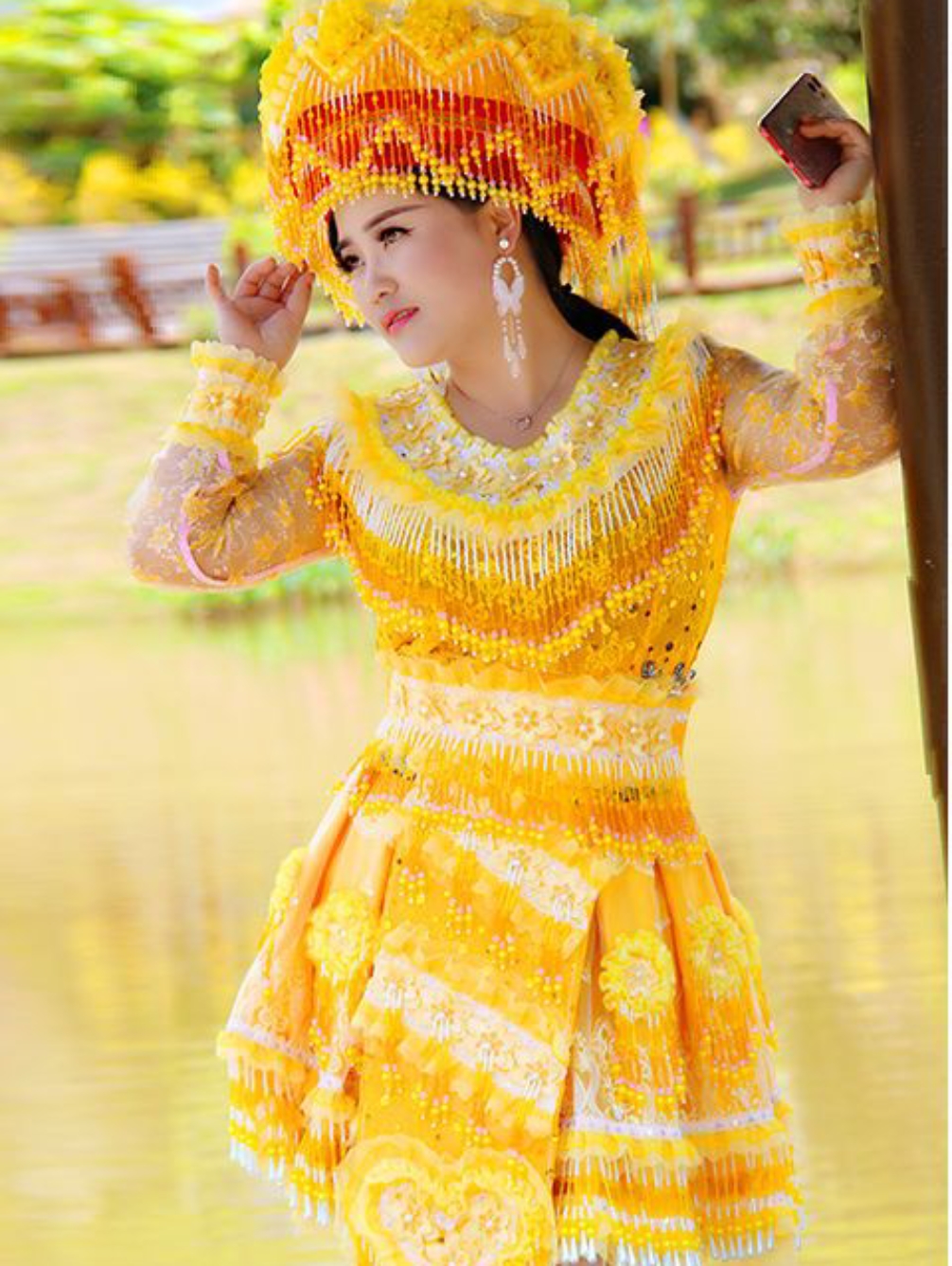 艳舞轻歌传古韵, 苗家女儿韵悠长. 歌声嘹亮满山间, 笑语盈盈乐未央