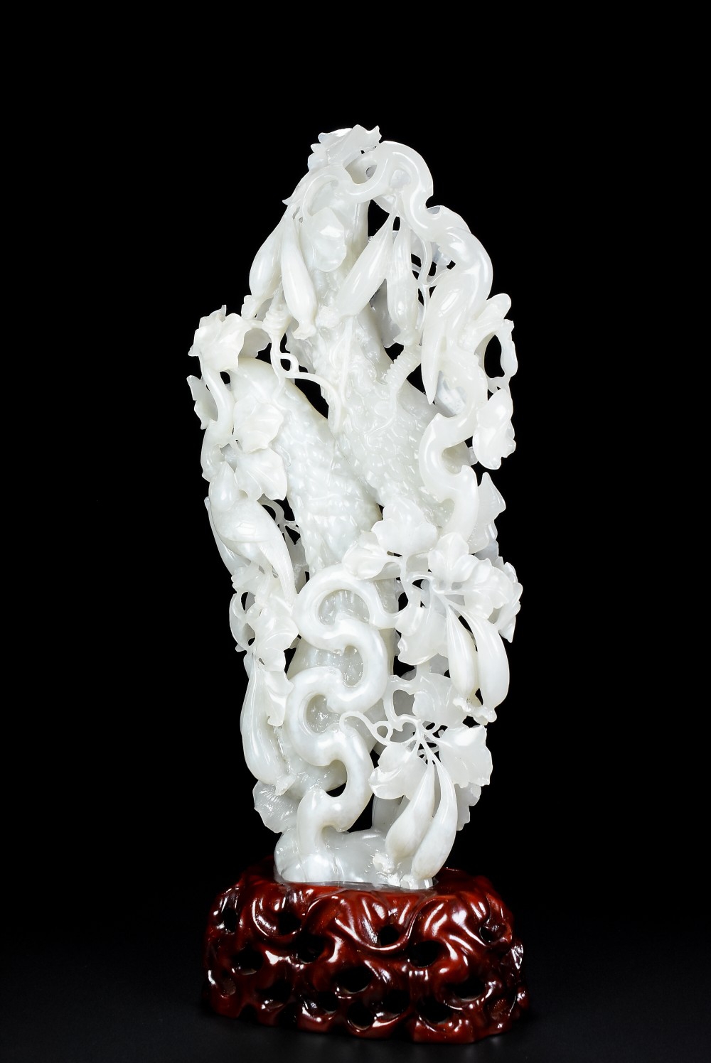 和田老玉:镂空雕刻飞黄腾达摆件!玉质细腻:雕工精细:栩栩如生!