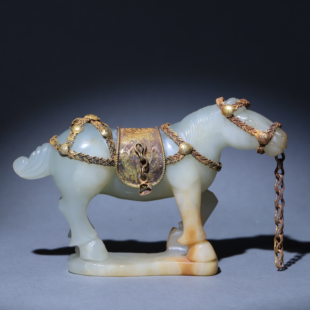 旧藏 和田玉银鎏马鞍白玉踏板马摆件 长10.4厘米.宽2.8厘米.高6.