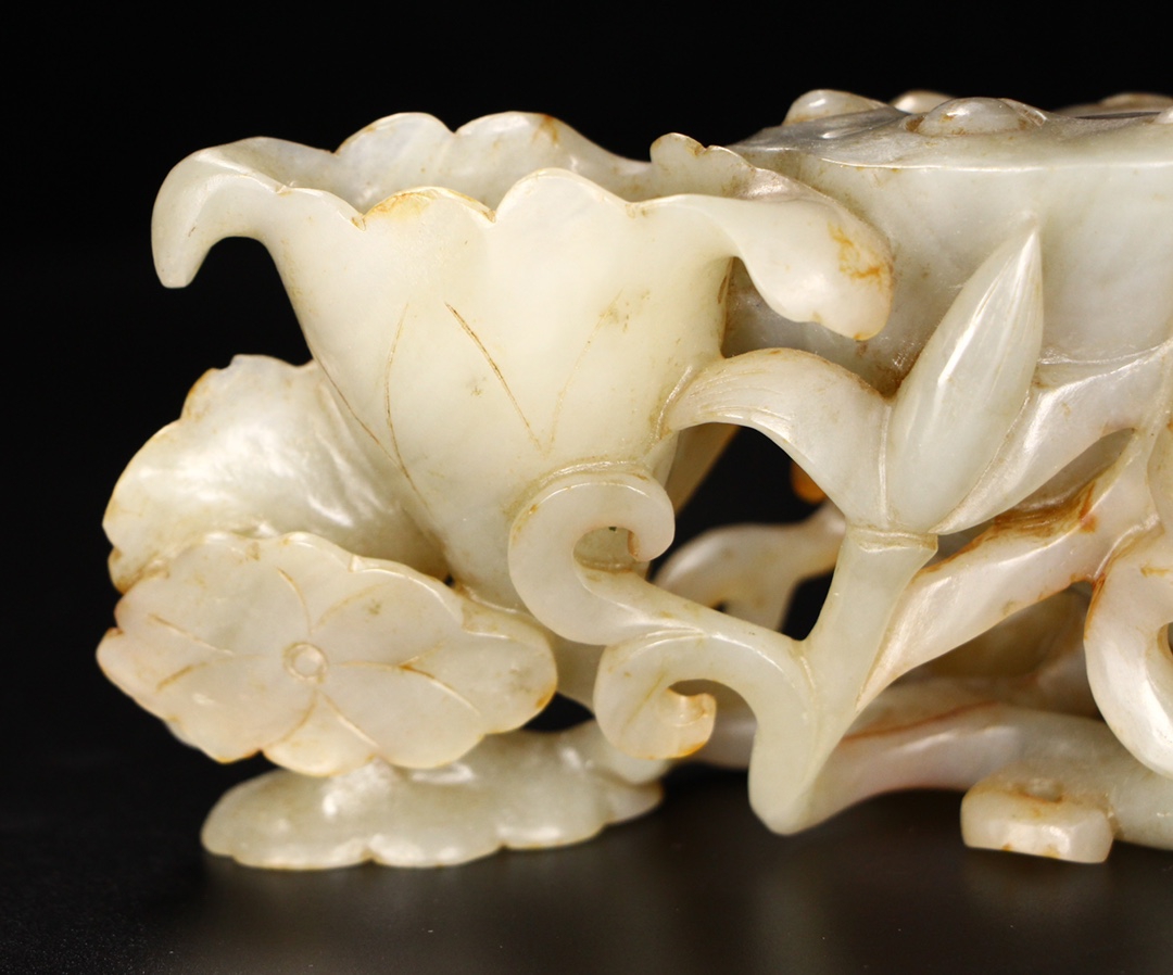 莲藕水洗 玉质细腻,包浆厚重,沁色入骨,雕工精细