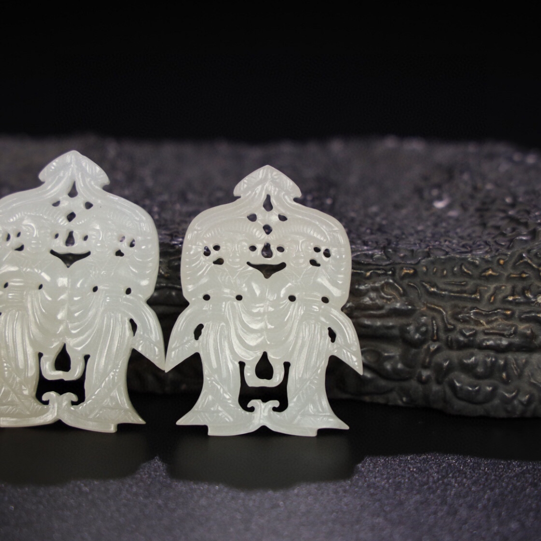 旧藏  和田玉白玉和合二仙玉佩,玉质细腻油润,雕工刚劲有力,包浆老道