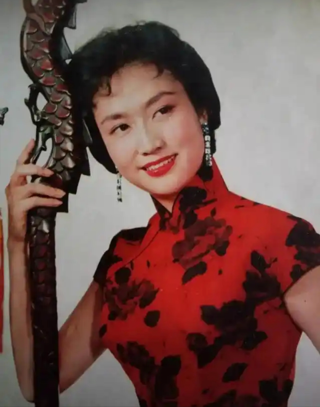 葛兰,歌影双栖的璀璨明星