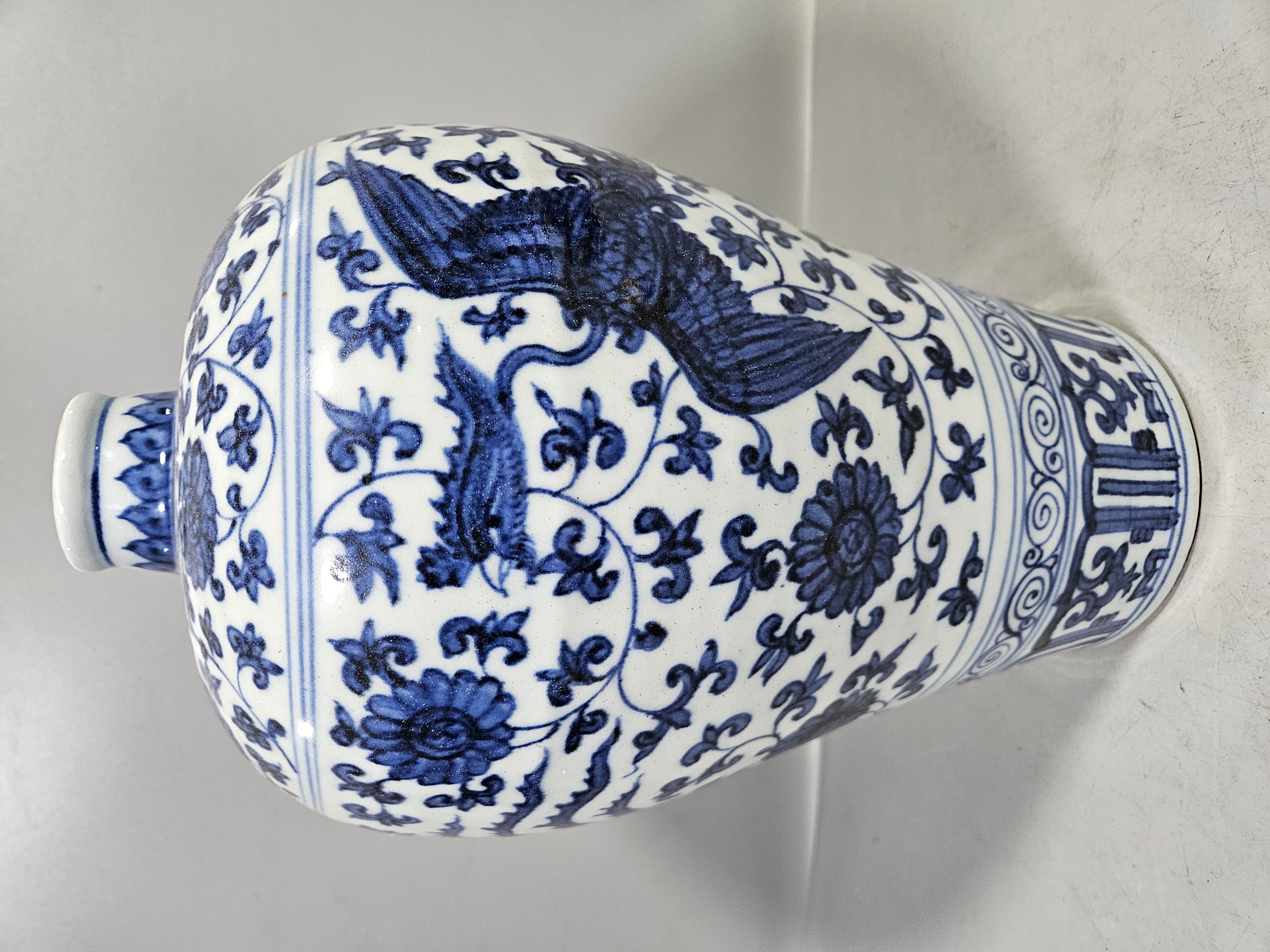 青花凤纹花卉梅瓶#瓷器鉴赏# #瓷器# #瓷器收藏# #明清瓷器鉴定