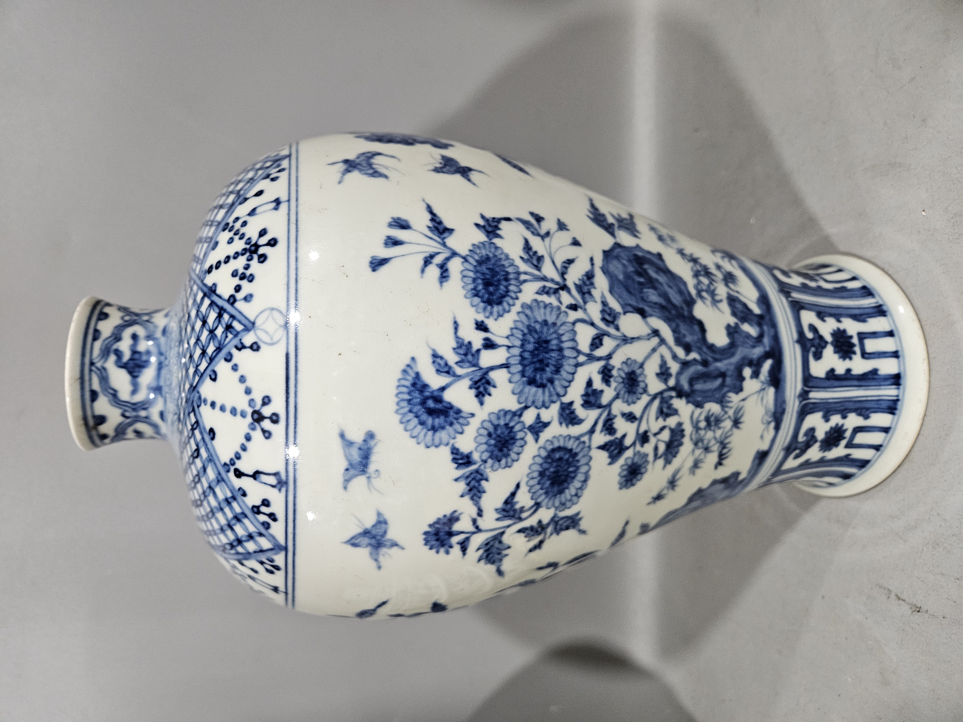 青花花卉梅瓶#瓷器鉴赏# #瓷器# #瓷器收藏# #青花瓷