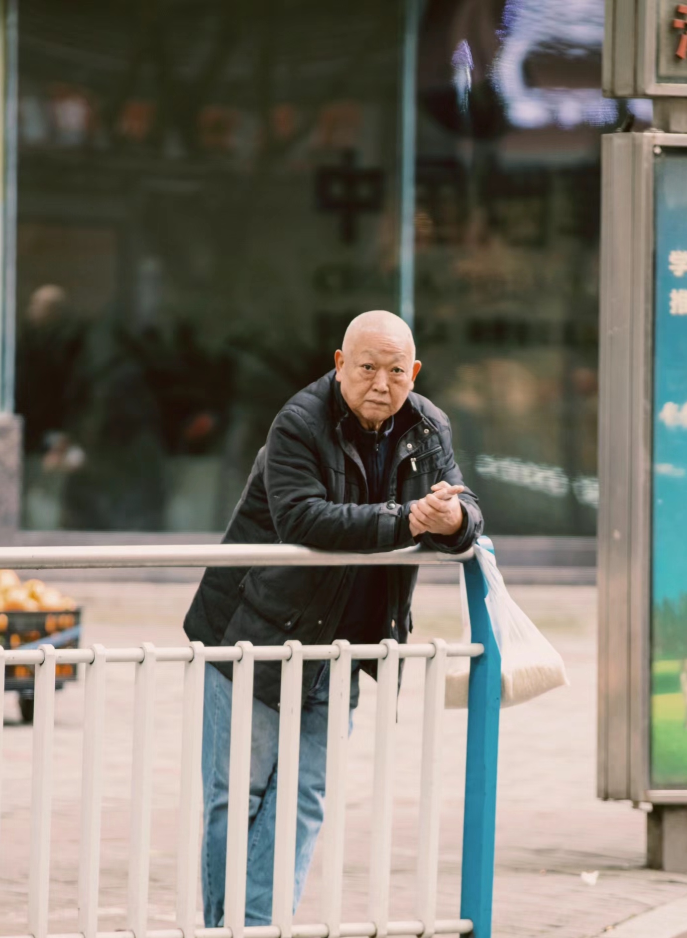 这才是岁月不败美人啊,你们见过这么帅的老头吗?