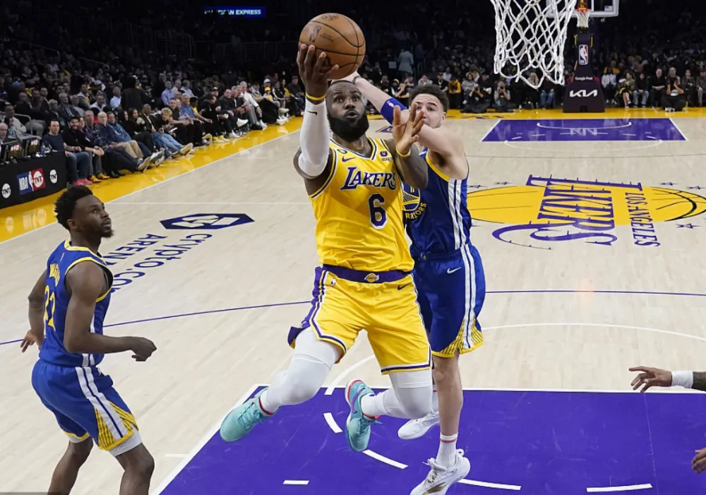 NBA季后赛：湖人擒勇士