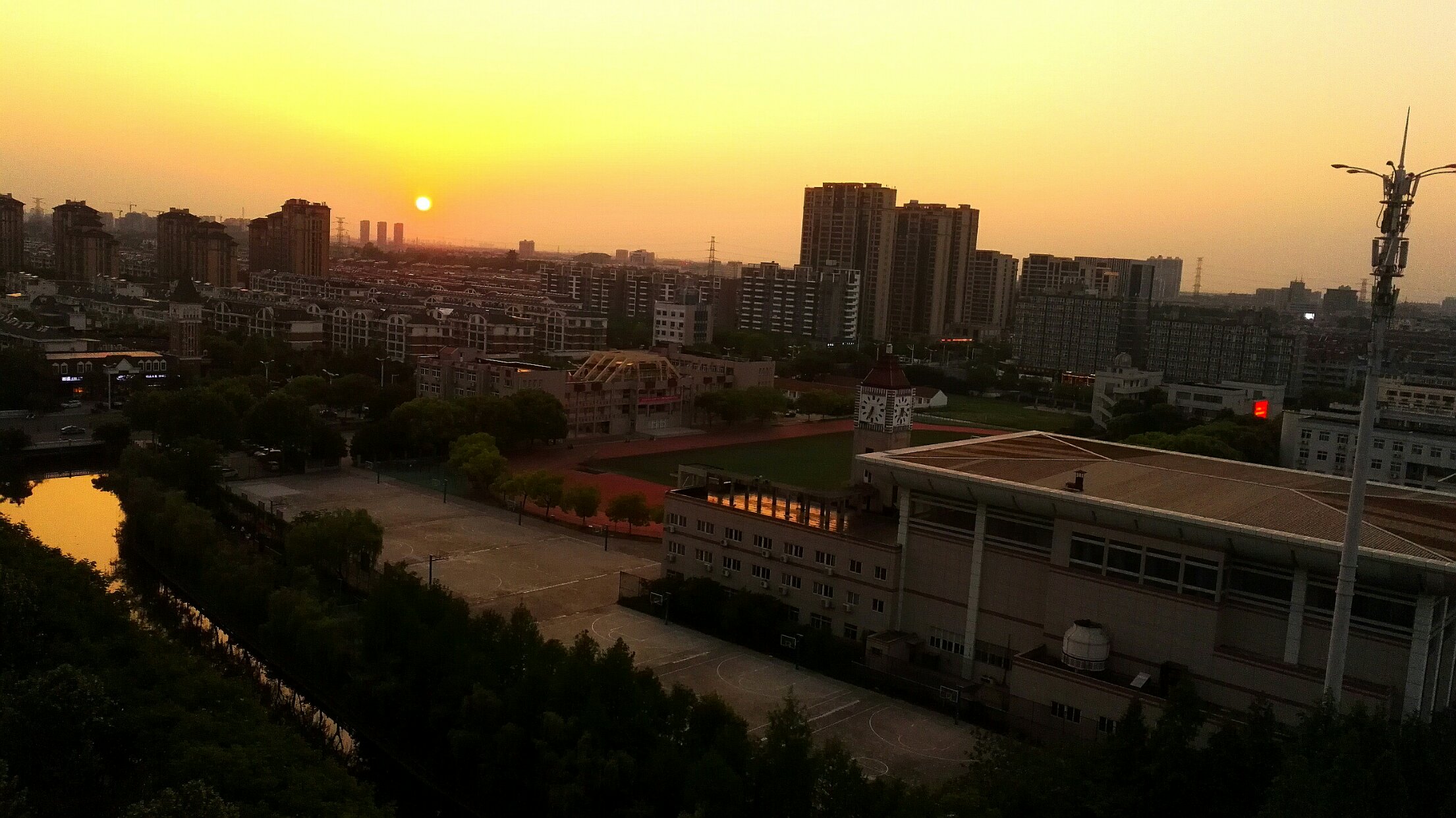 还是家里蹲中学优秀在读生