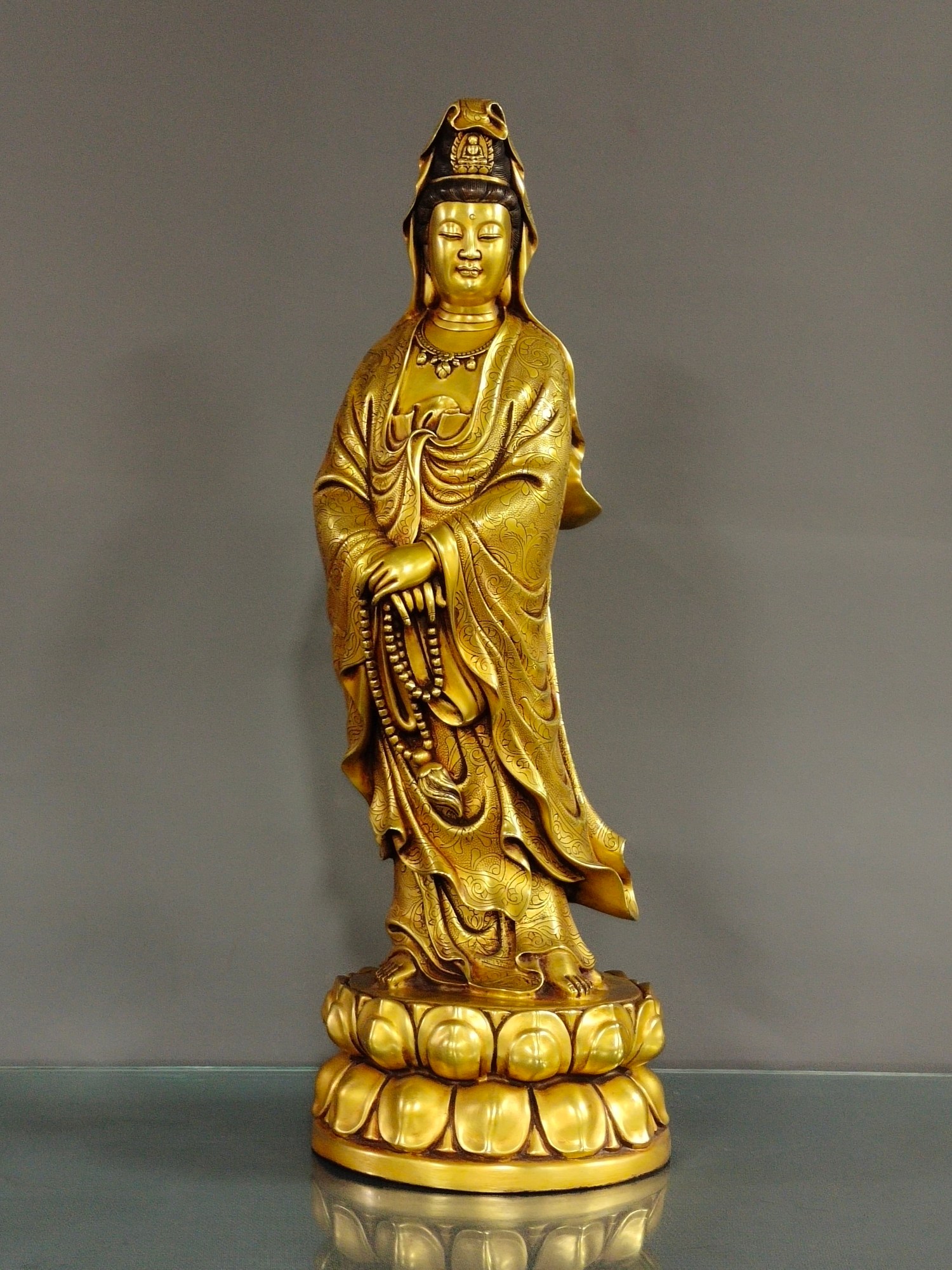 紫铜鎏真金手工錾刻花纹精工打造持珠观音供像 高66厘米 宽23厘米,重