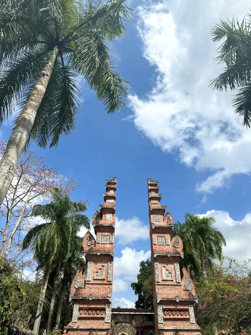 万宁旅游景点攻略  万宁在琼海和陵水之间,是冲浪之都,华侨之乡,长寿