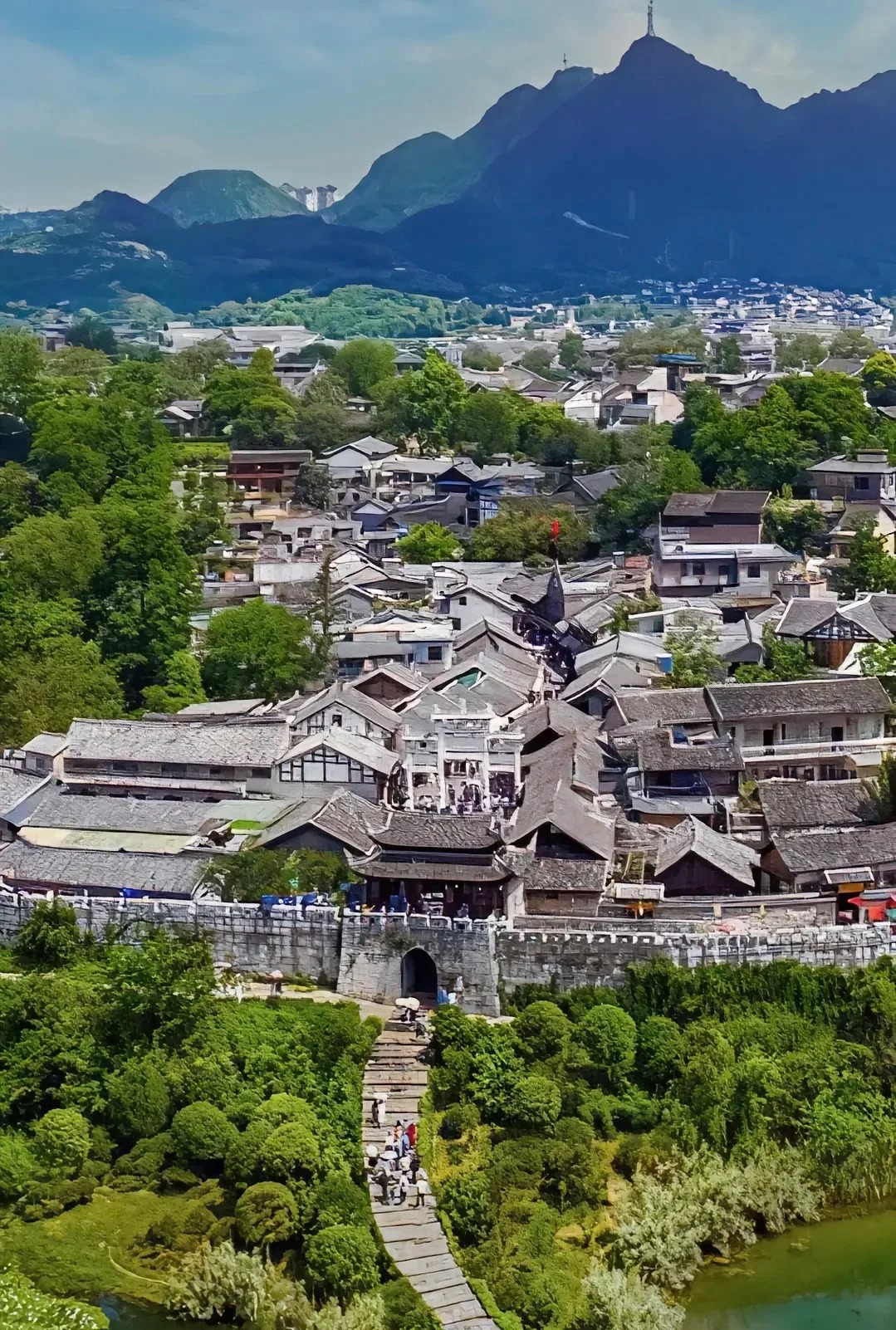 青岩古镇的详细介绍  如果你想体验贵州的古韵风情,感受历史与文化的