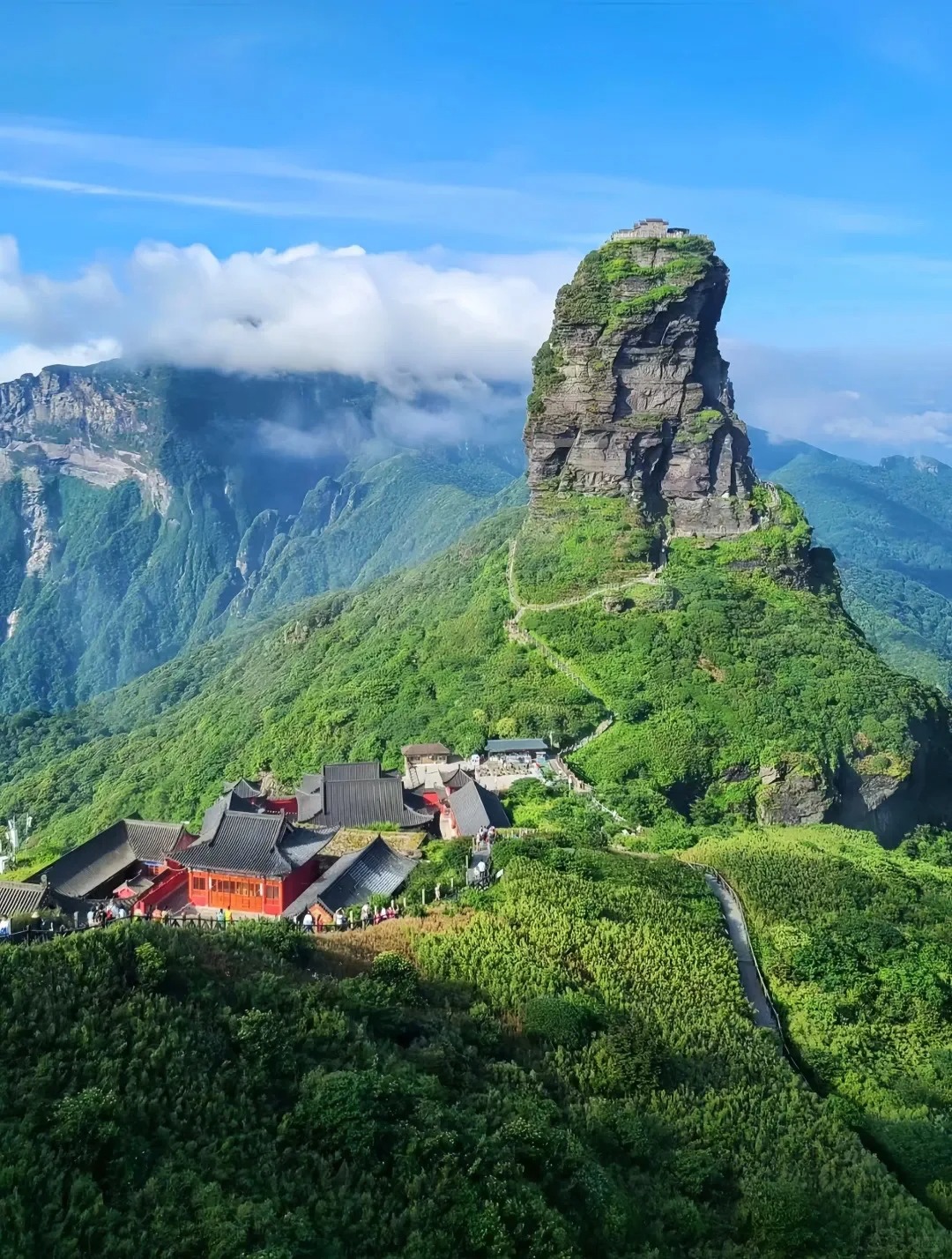 梵净山游玩攻略  登山会给人一种自豪感每当爬到山顶都会被山顶的风景