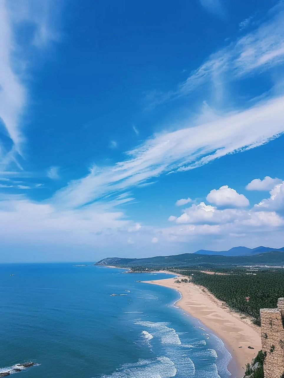 万宁旅游景点攻略  万宁在琼海和陵水之间,是冲浪之都,华侨之乡,长寿