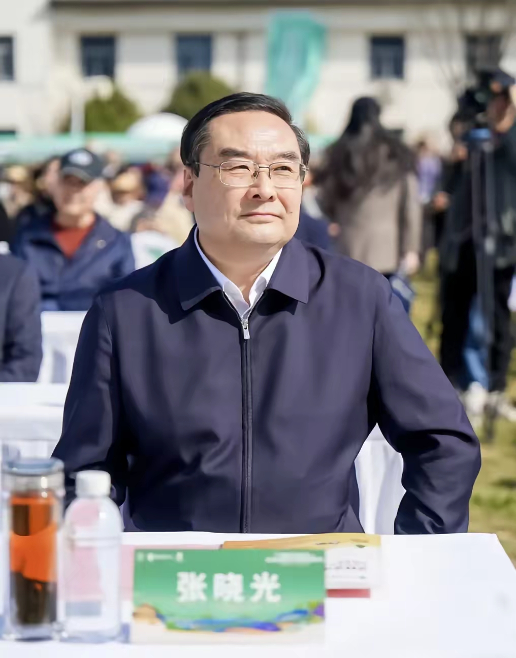 究竟谁活