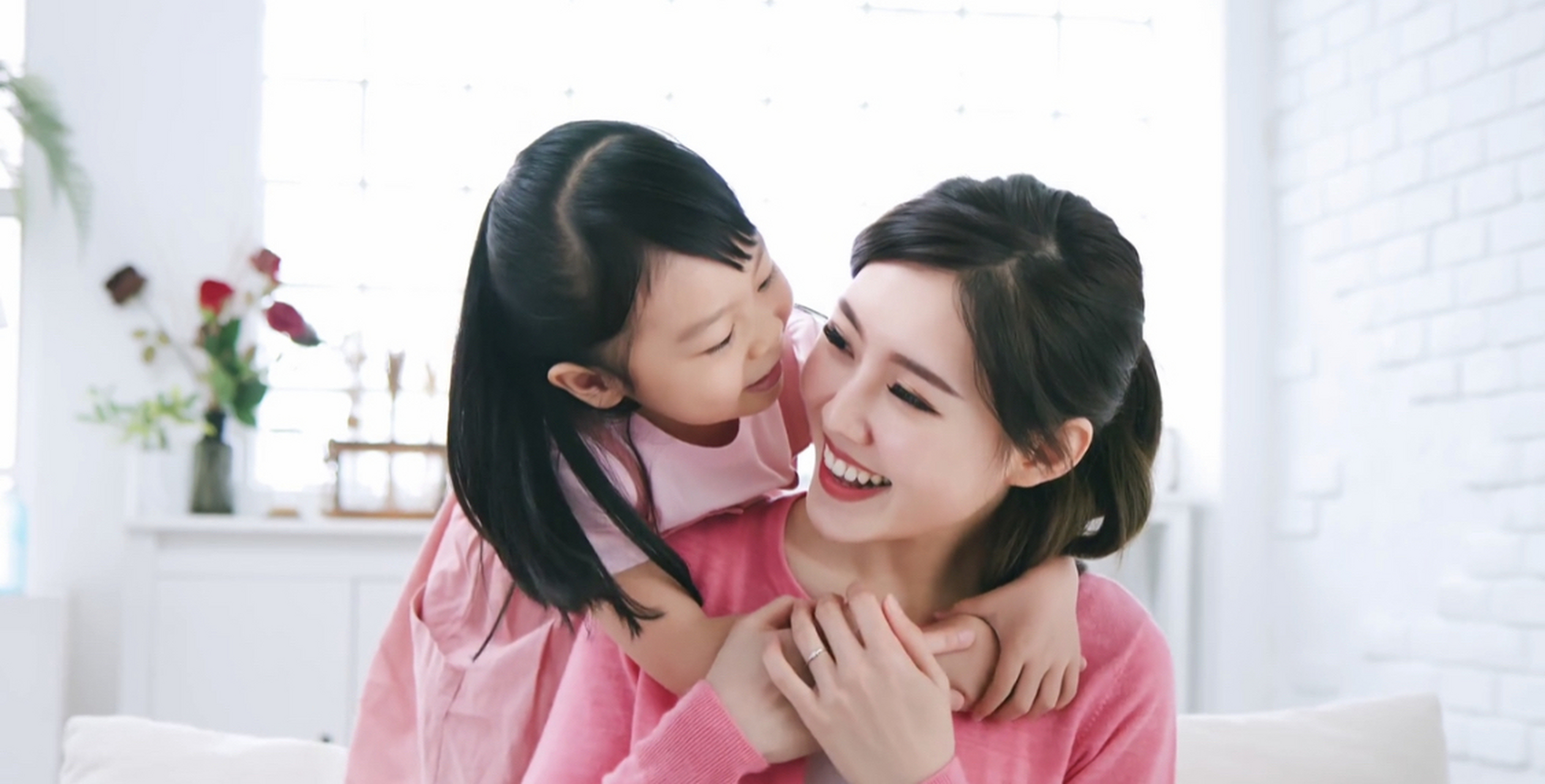 母亲是孩子生命中最亲近,最重要的人之一,她的情绪状态和情感表达