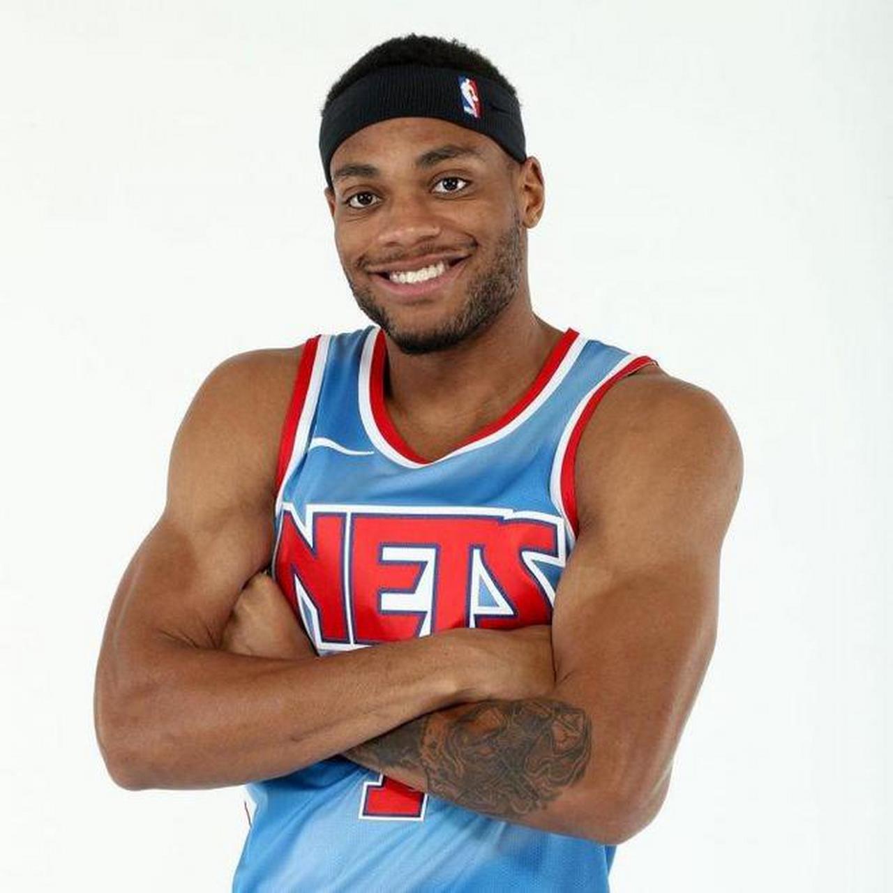 7月1日,nba自由市场开启,据著名nba记者沃神报道,冠军前锋布鲁斯-布朗