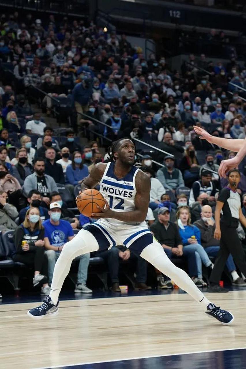 记者报道,多位消息人士透露,自由球员前锋普林斯签约湖人.