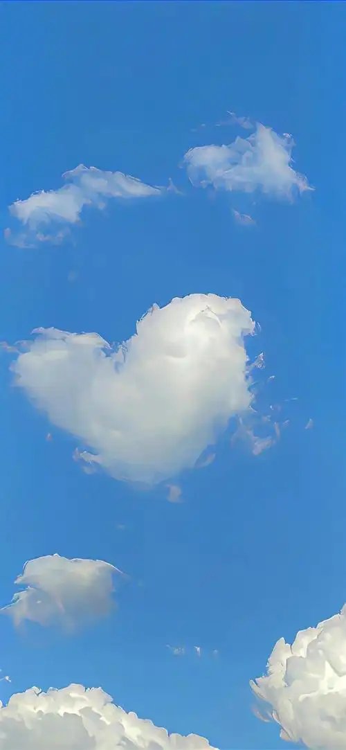 我穿了短袖,前面同学转过来对我说:"你前不凸后不翘的,他怎么看上你的