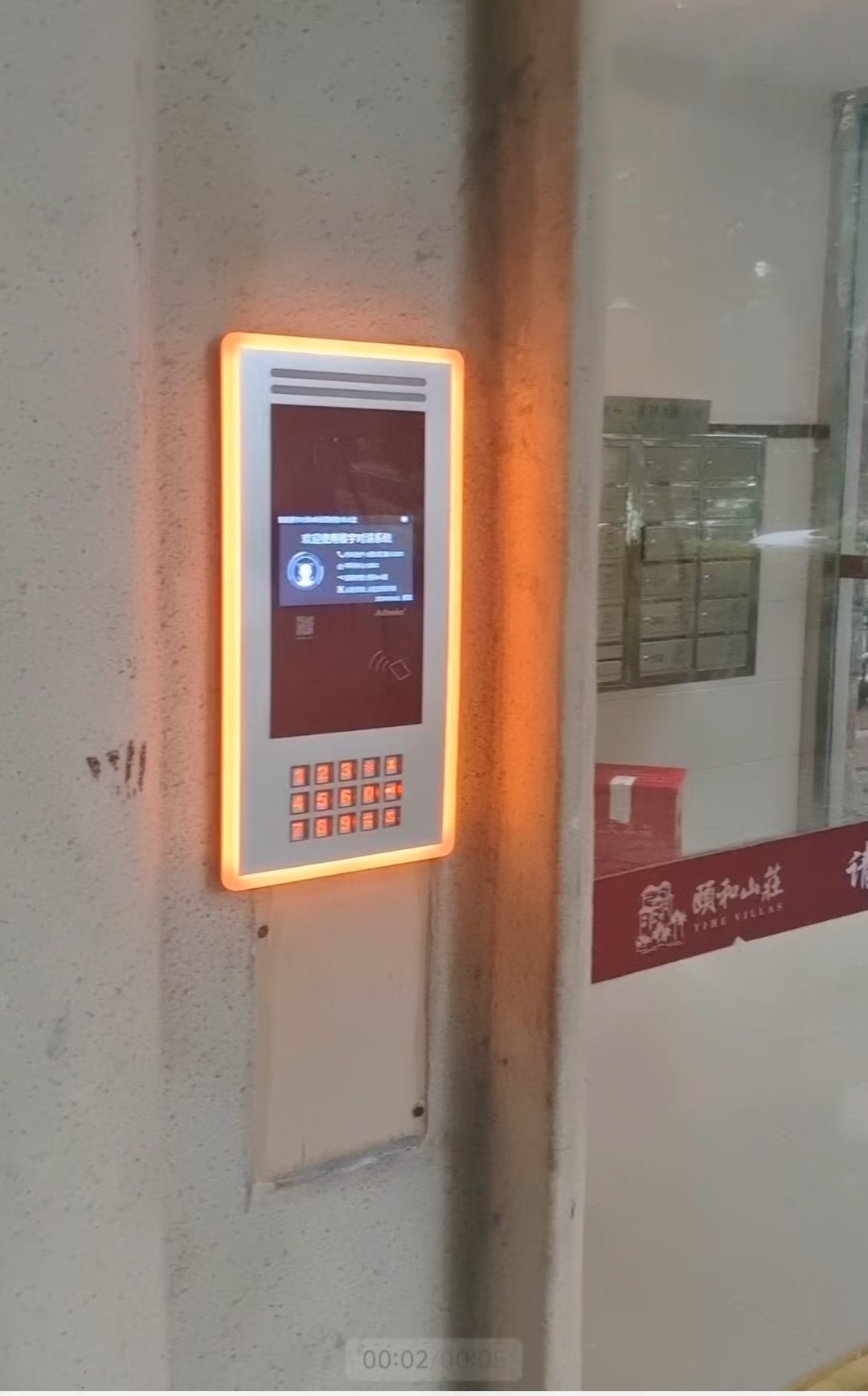 楼道门禁电话机自己响(门禁电话响了怎样开门,三个按钮的那种)