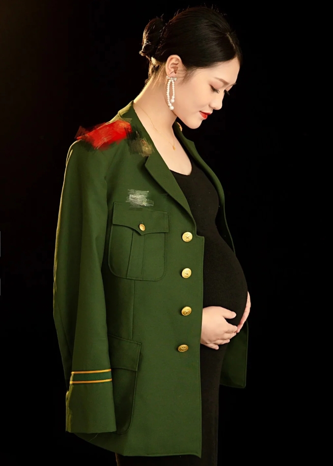 最美孕妇照 你保国,我守家 穿上你的军装让你我一起陪伴宝贝 这样也