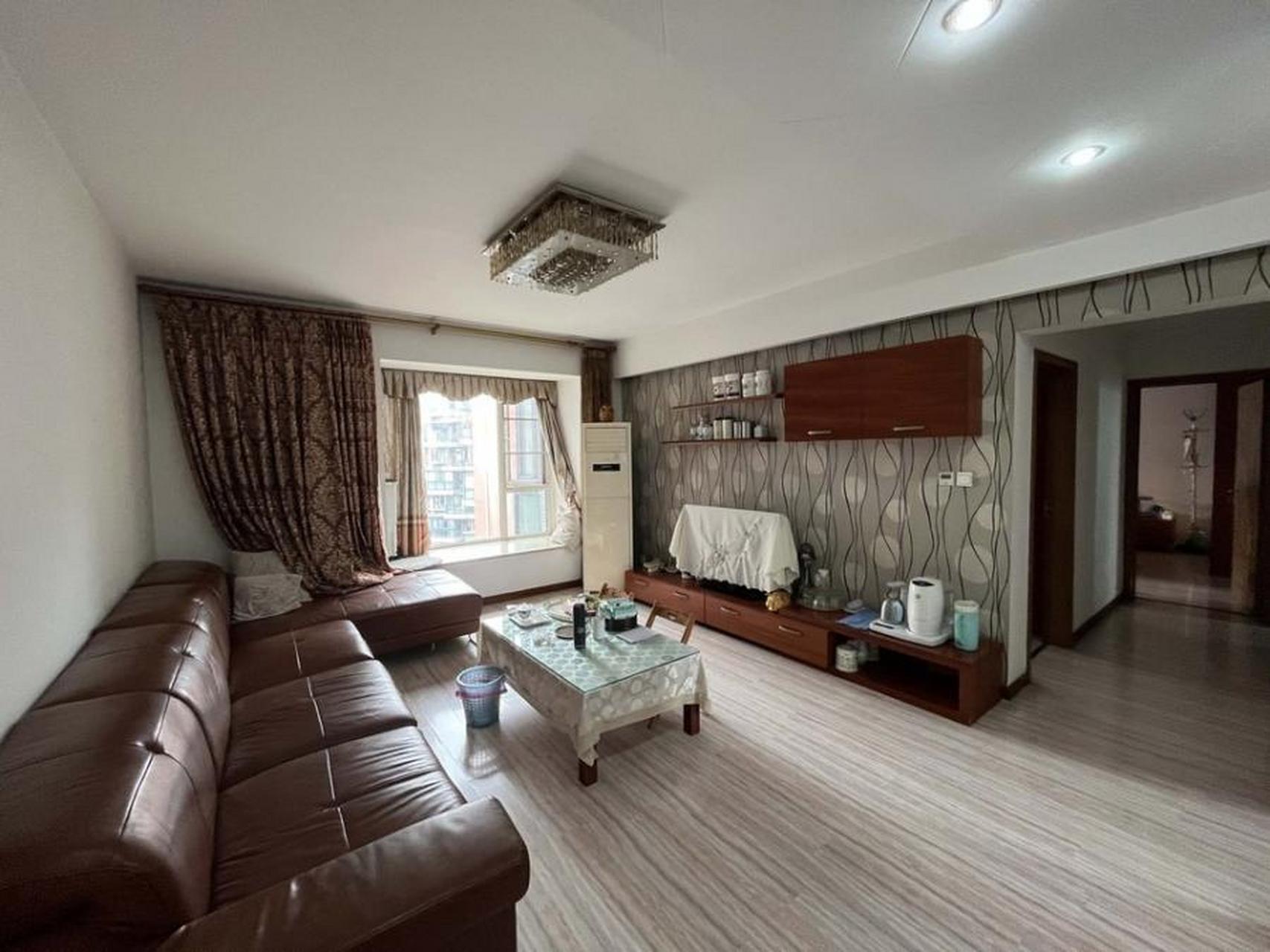 金牛区:西岸观邸(7月27日10时开拍) 地址:成都市金牛区金瑞路118号9栋