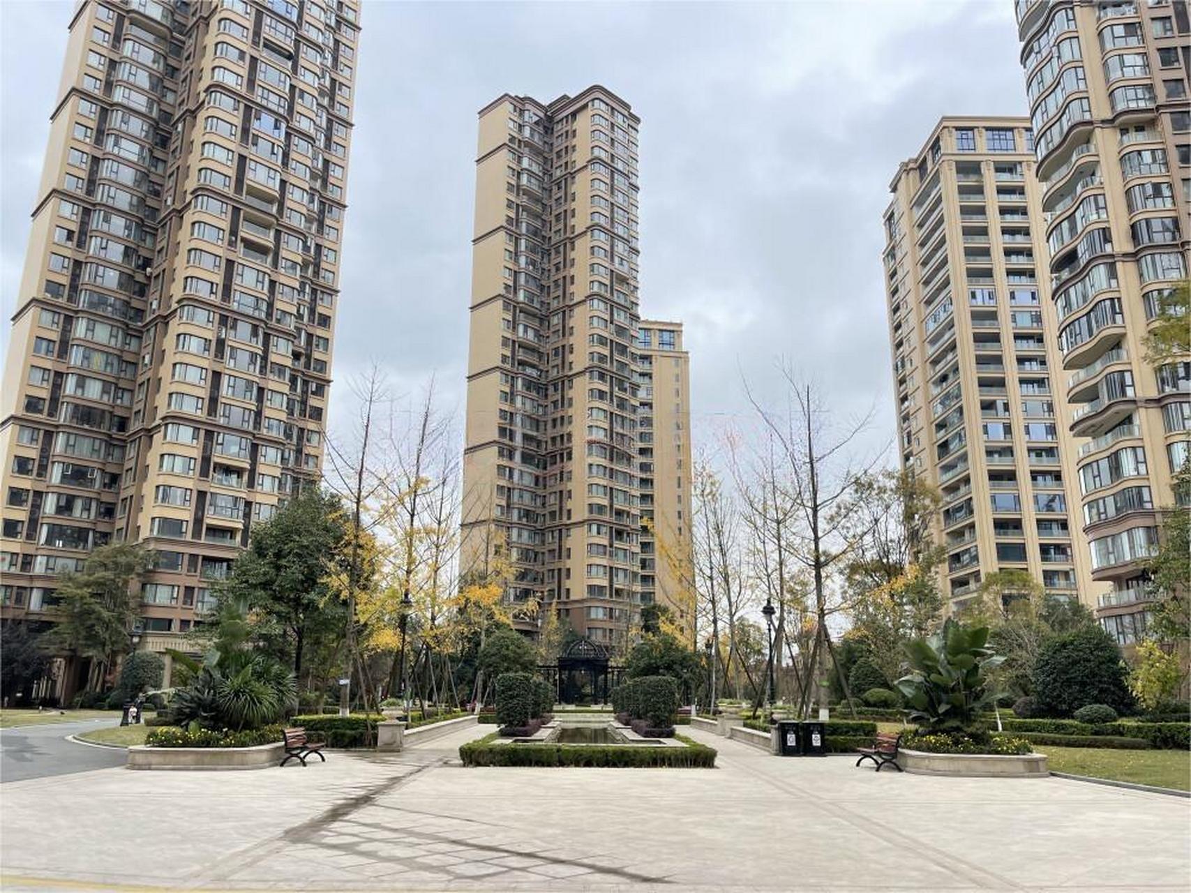 温江区:鹭湖宫15区(3月1日10时开拍) 地址:成都市温江区万春镇白鹭路