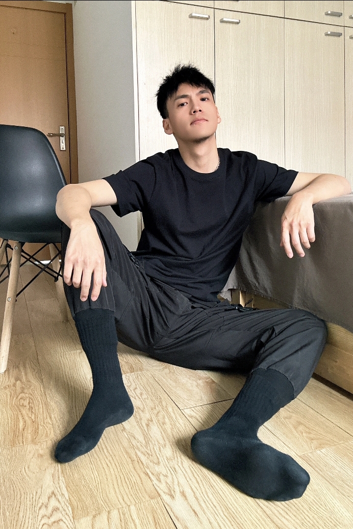 黑袜都反光了,好喜欢[色]#体育生# #黑袜子# #体育# #篮球