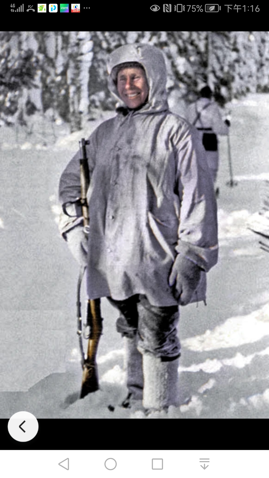 西蒙海耶,芬兰人,1905年出生,卒于2002年,被世界公认为最优秀的狙击手