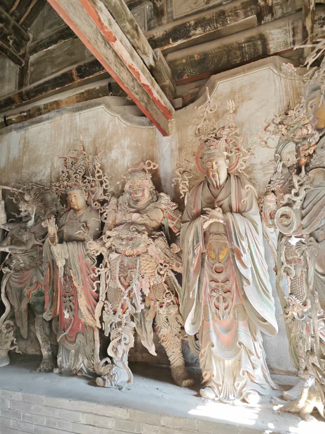 这组山西晋城高平铁佛寺的泥塑真是太有神韵了,每个细节都做得栩栩如