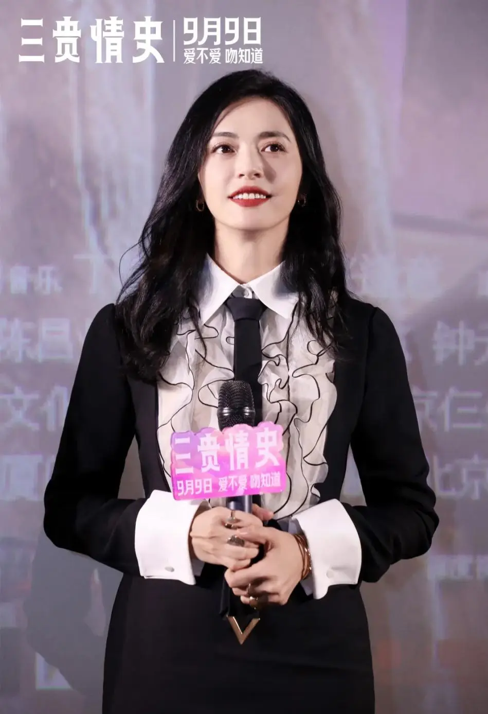 从电影到电视剧,从《武林外传》到《外婆的新世界》,姚晨和闫妮几乎成