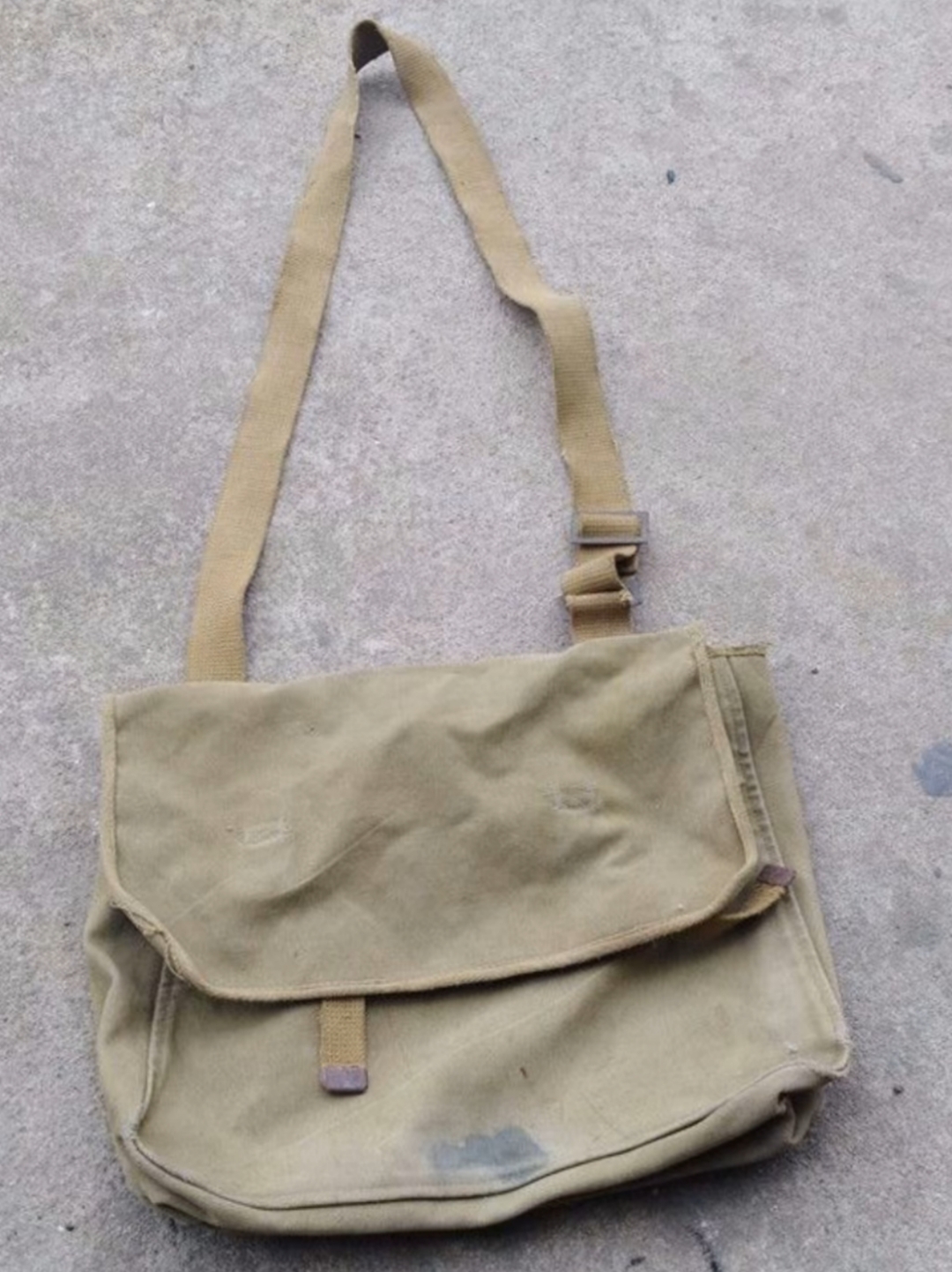 小时候背过这类书包上学的朋友留言了突然暴露了年龄#文化传承# #开学