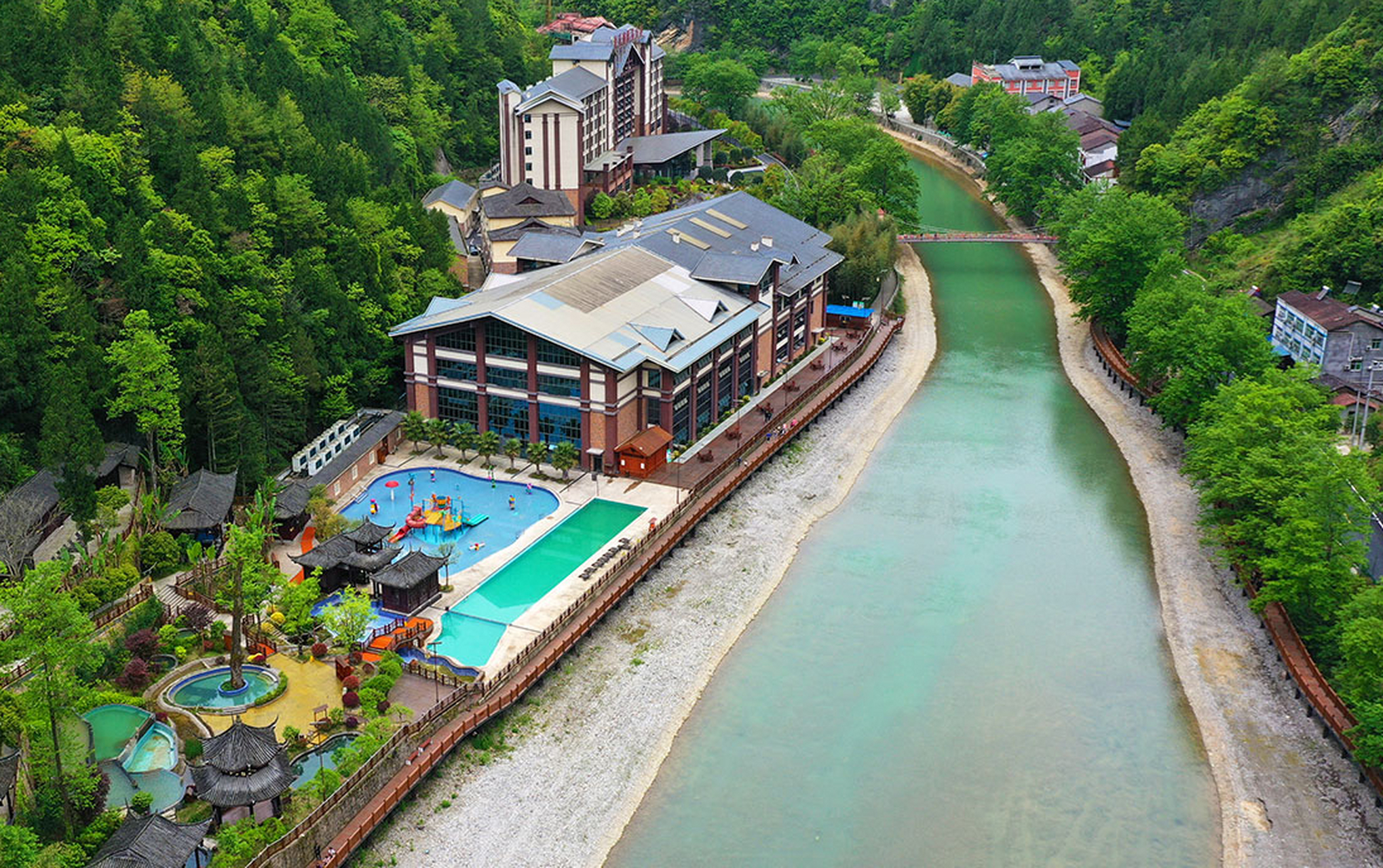 巴山绿肺硒旺万源# 龙潭湖漂流,是一项勇敢者的运动.