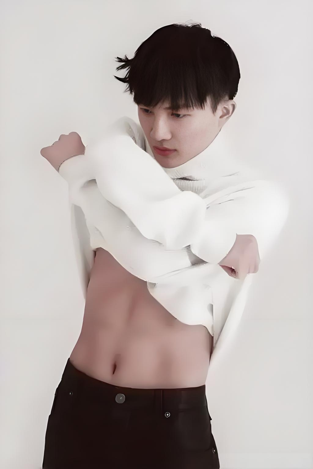 大数据懂我[滑稽]#周深居然有腹肌