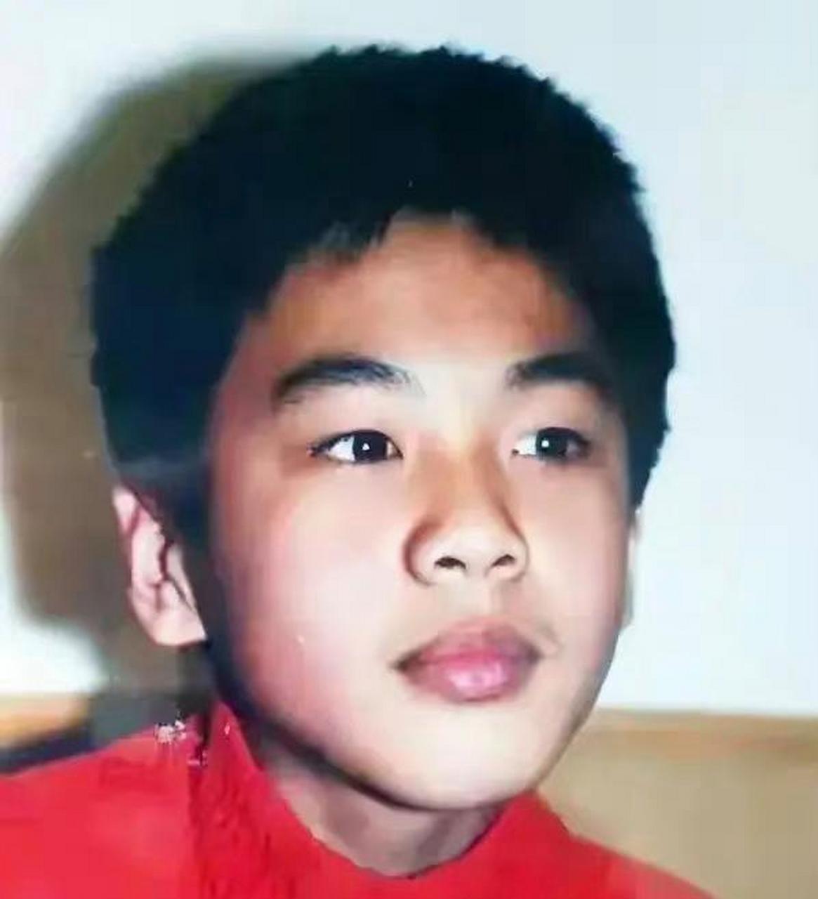 终于知道为什么是韩昊霖演小范闲了,看了张若昀小时候的照片,这俩长得