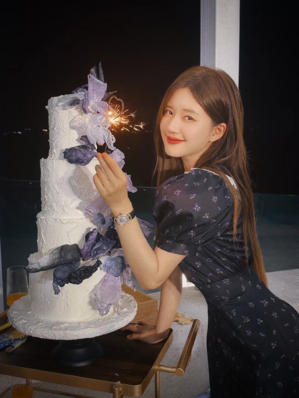 有没有人觉得赵露思和李兰迪两人很像,长得很像,都很漂亮,也都是很