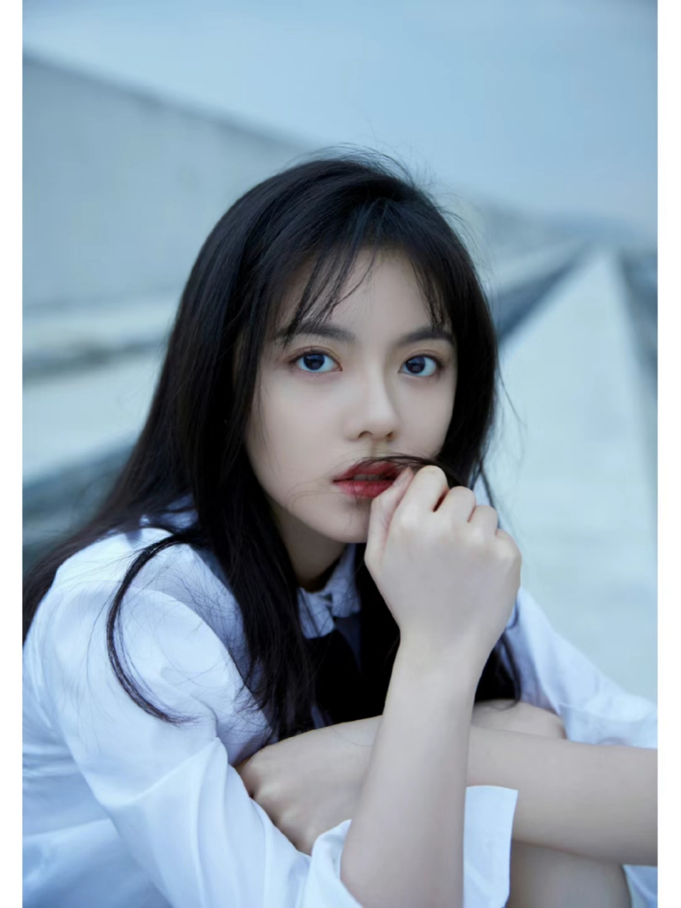 特别是搭配这身苗族服饰,真的好喜欢,不知道以后谁会是"今麦郎#赵今麦