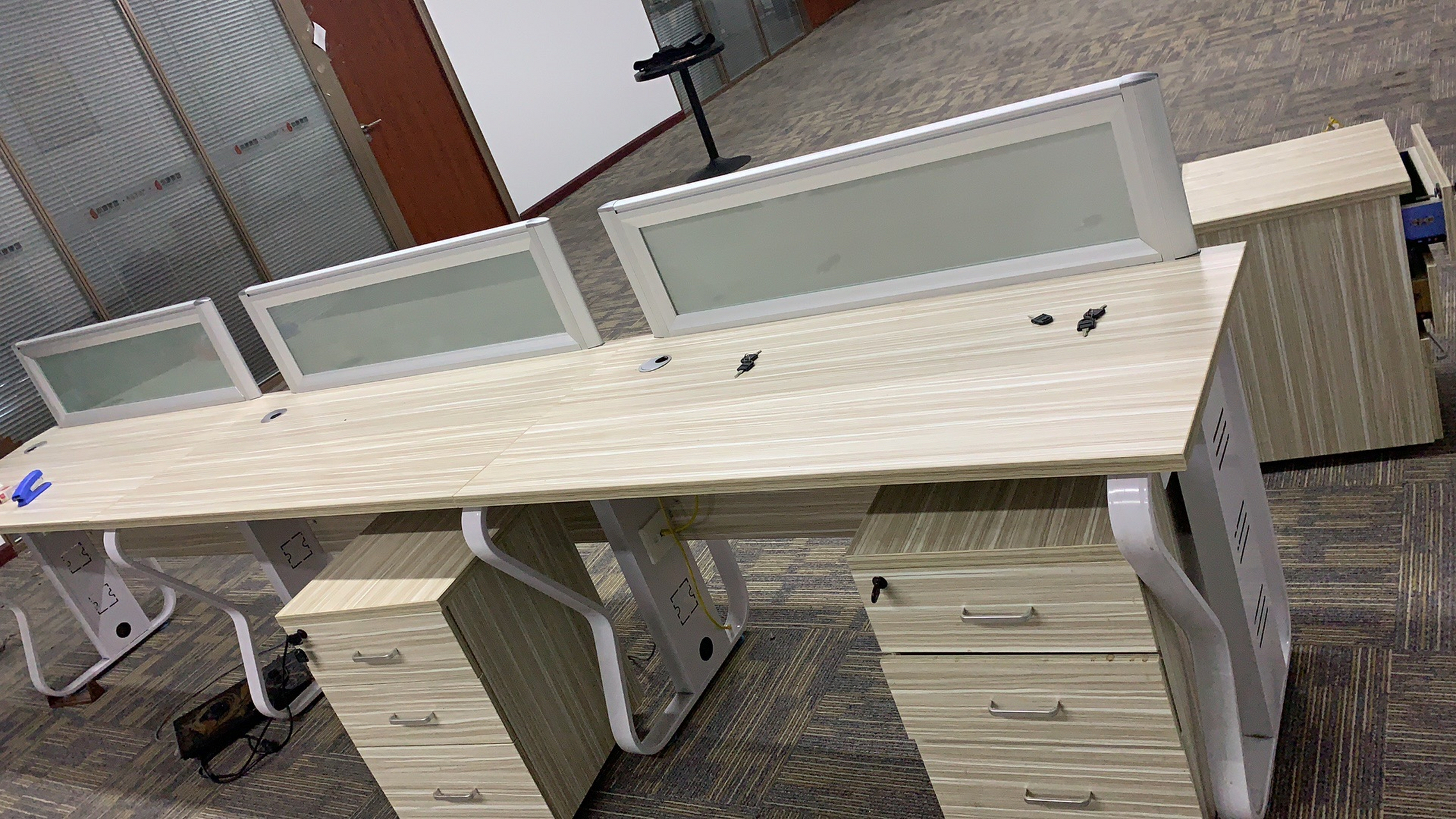 深圳宝安办公家具回收,办公卡位回收,老板桌椅回收