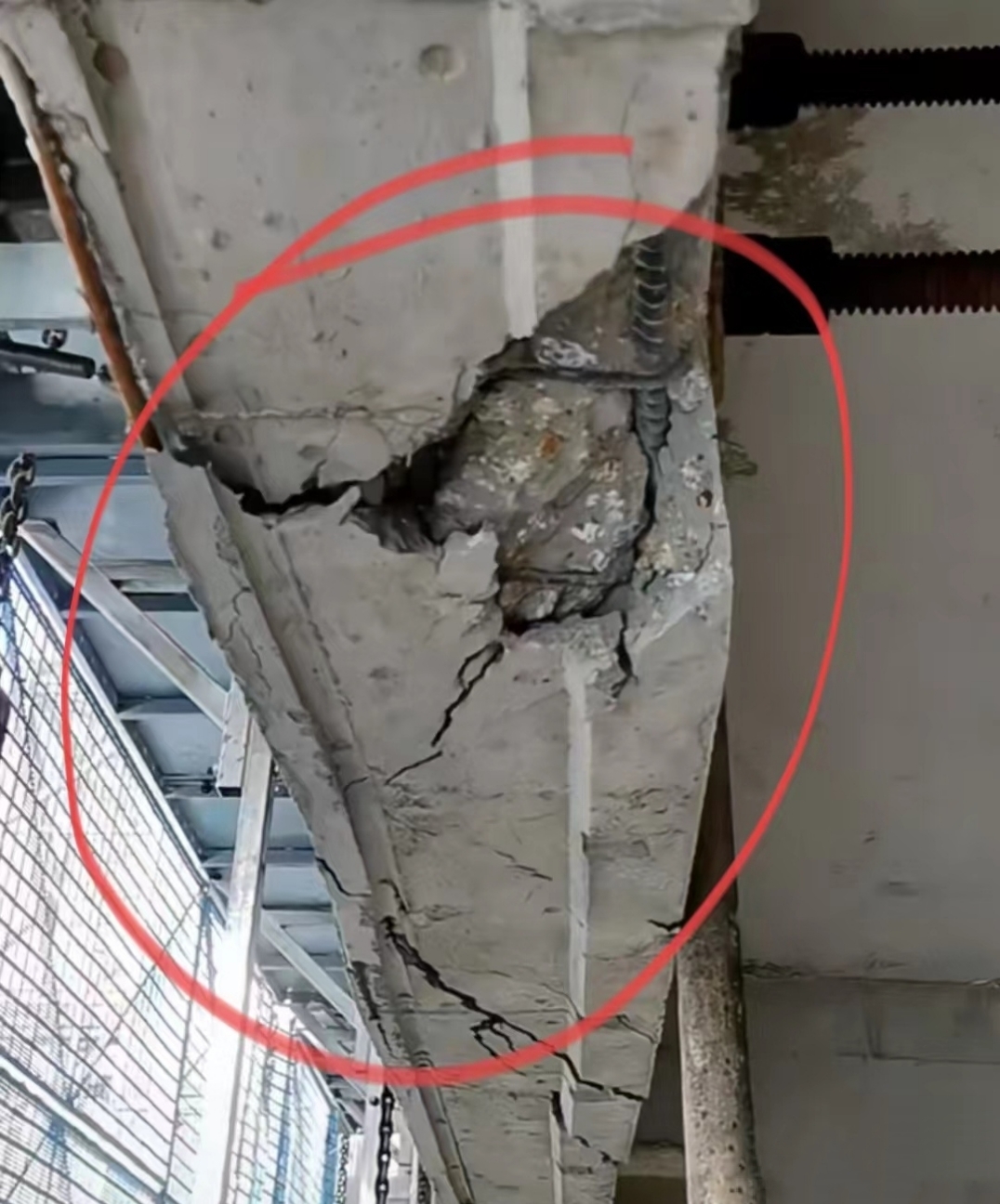 水泥块混凝土粘界面破坏混凝土梁批荡不牢固房建混凝土混凝土缺棱掉角