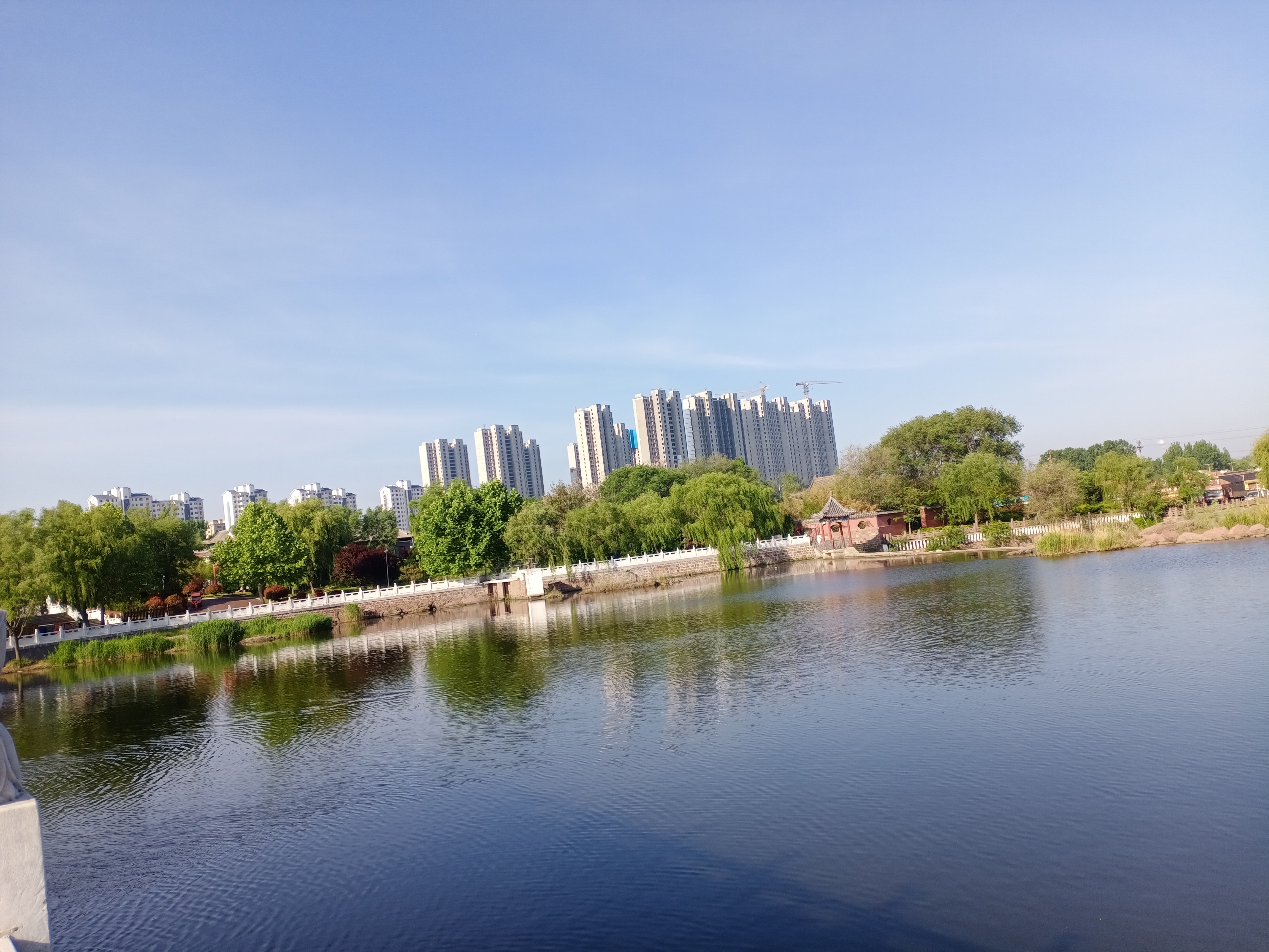 山东临沂莒南卧佛寺公园,站在远处抓拍最美的风景