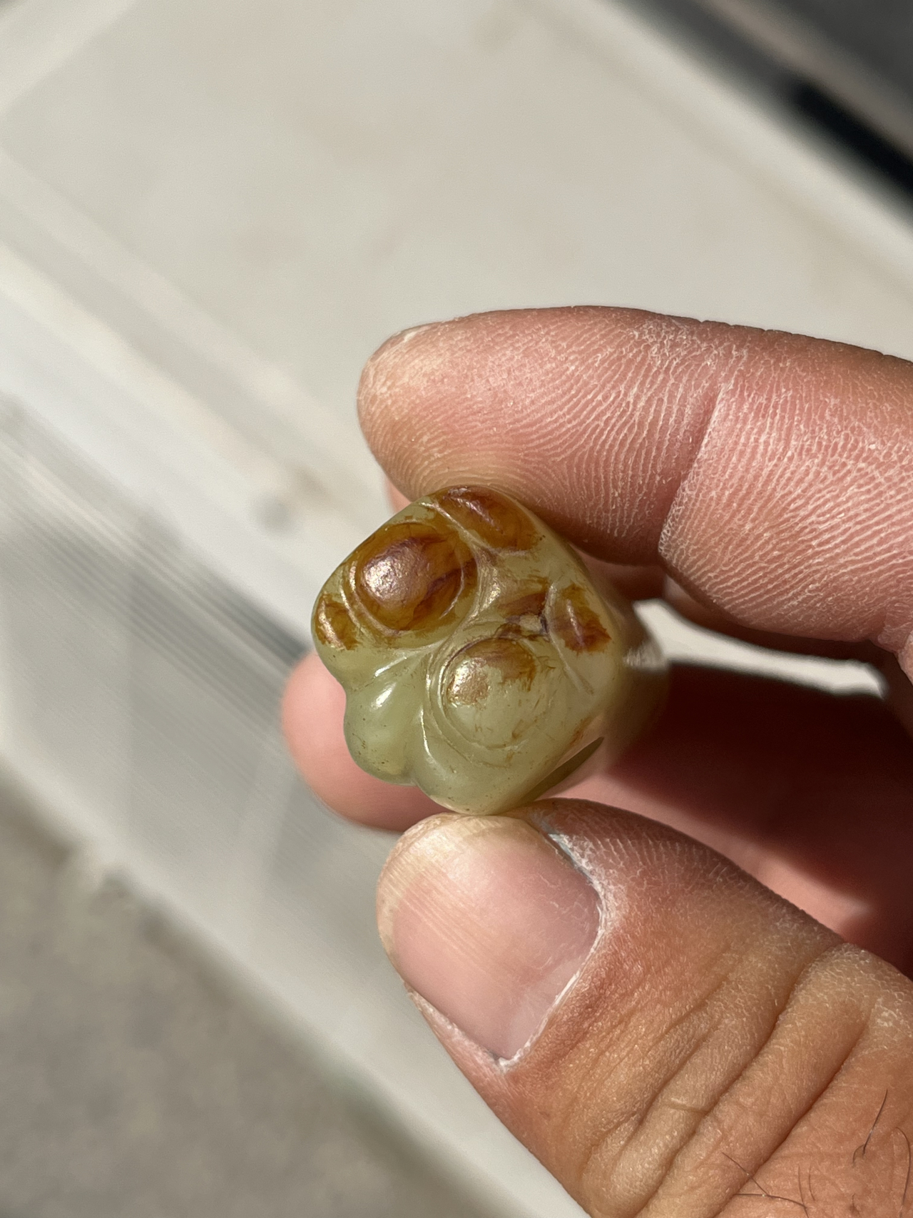 红山时期玉蚕,河磨黄玉带这种血拼的极少见了.
