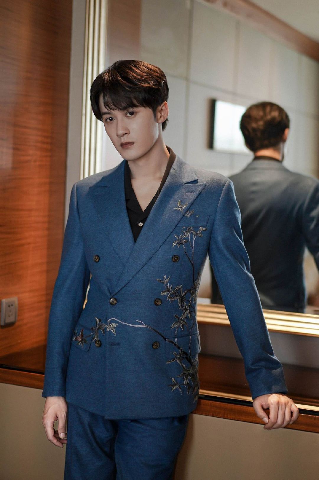 1,周也身高166,体重88斤,在普通人中是非常非常瘦的,但在女艺人当中就