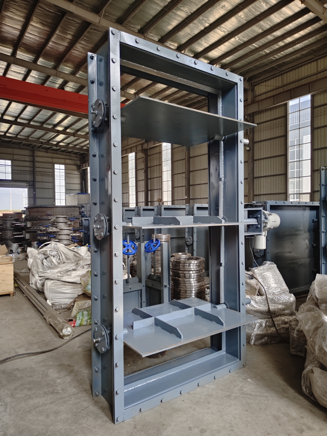 "今日巡检,驻足于电厂那庞大的烟气挡板门前,感受着工业脉搏的沉稳与