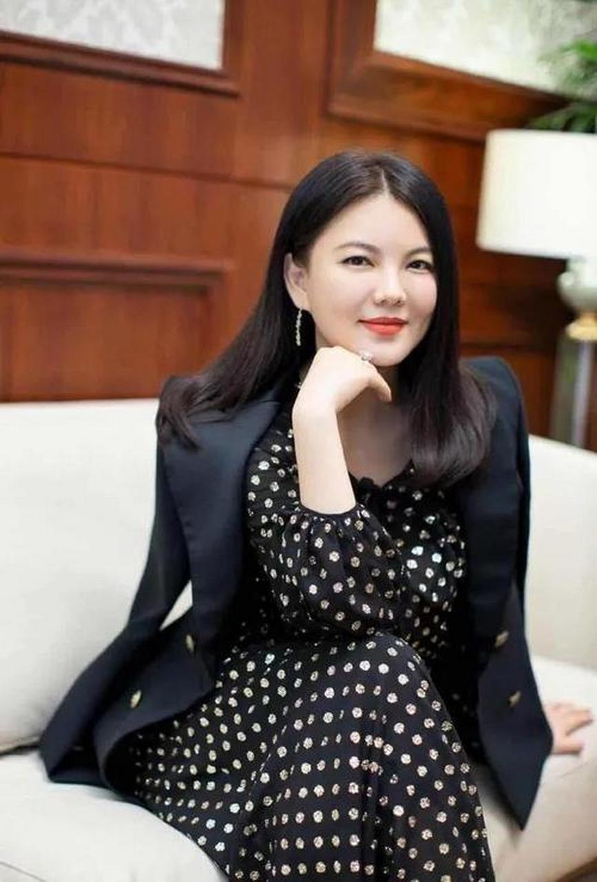 3月27日,李湘晒出一张照片,标题是:美好!