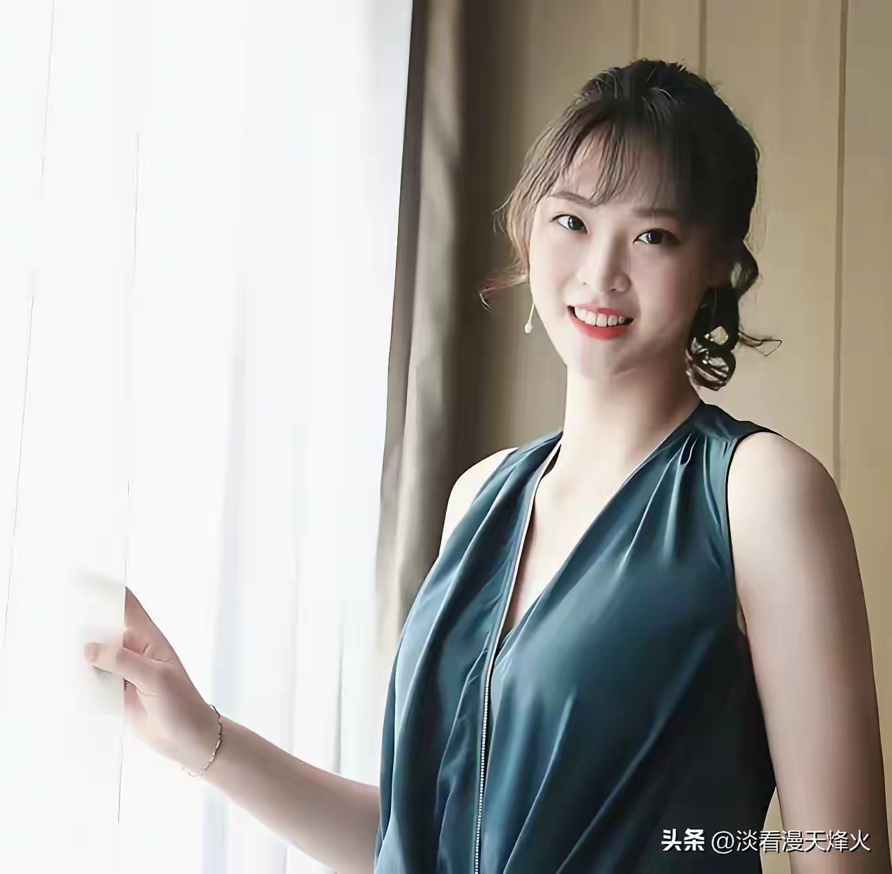 惠若琪,现年33岁,身高192cm 她老公是杨臻博(药剂学专家) 她父亲是