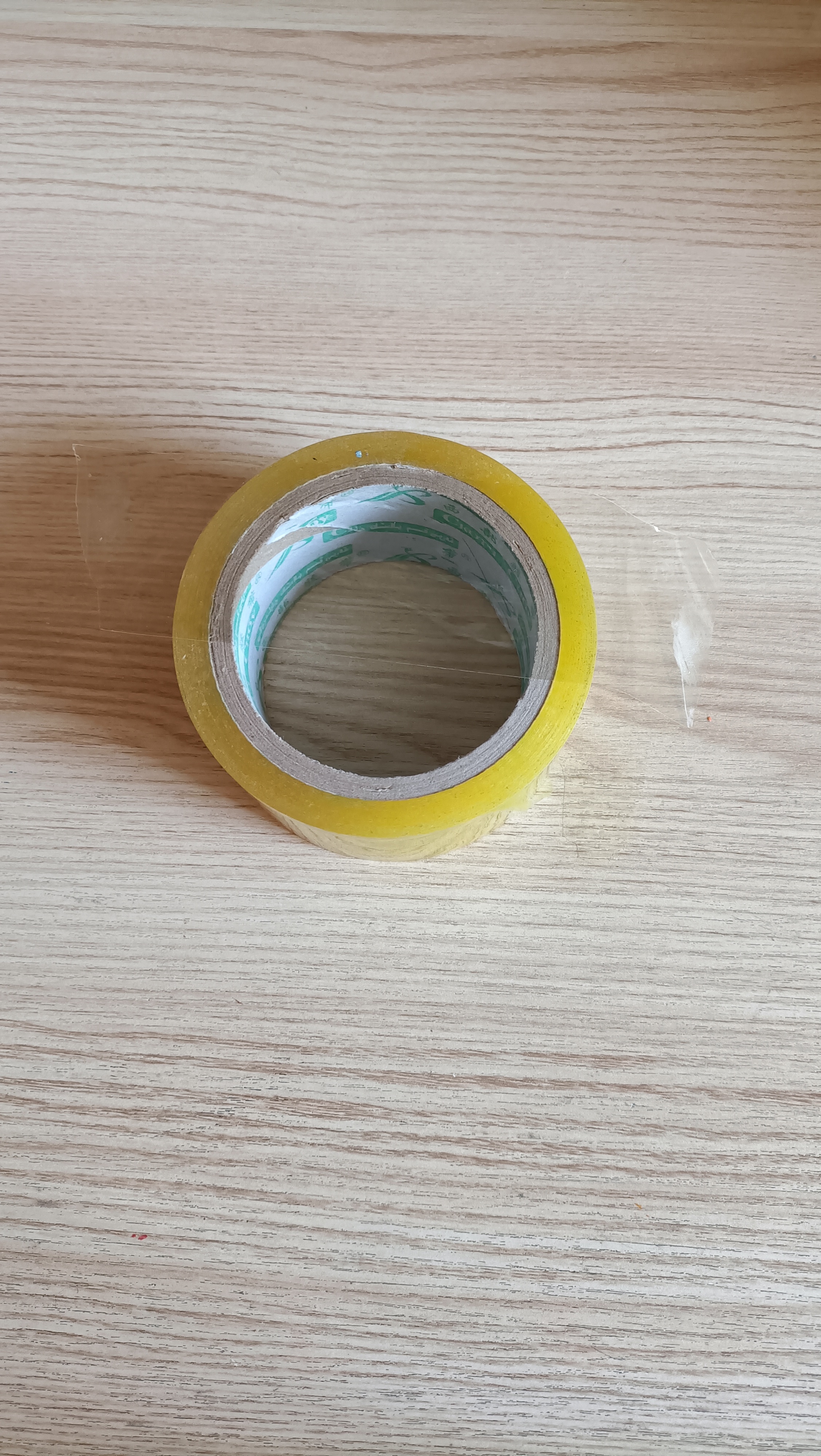 一卷胶带就可以陪孩子玩很久.